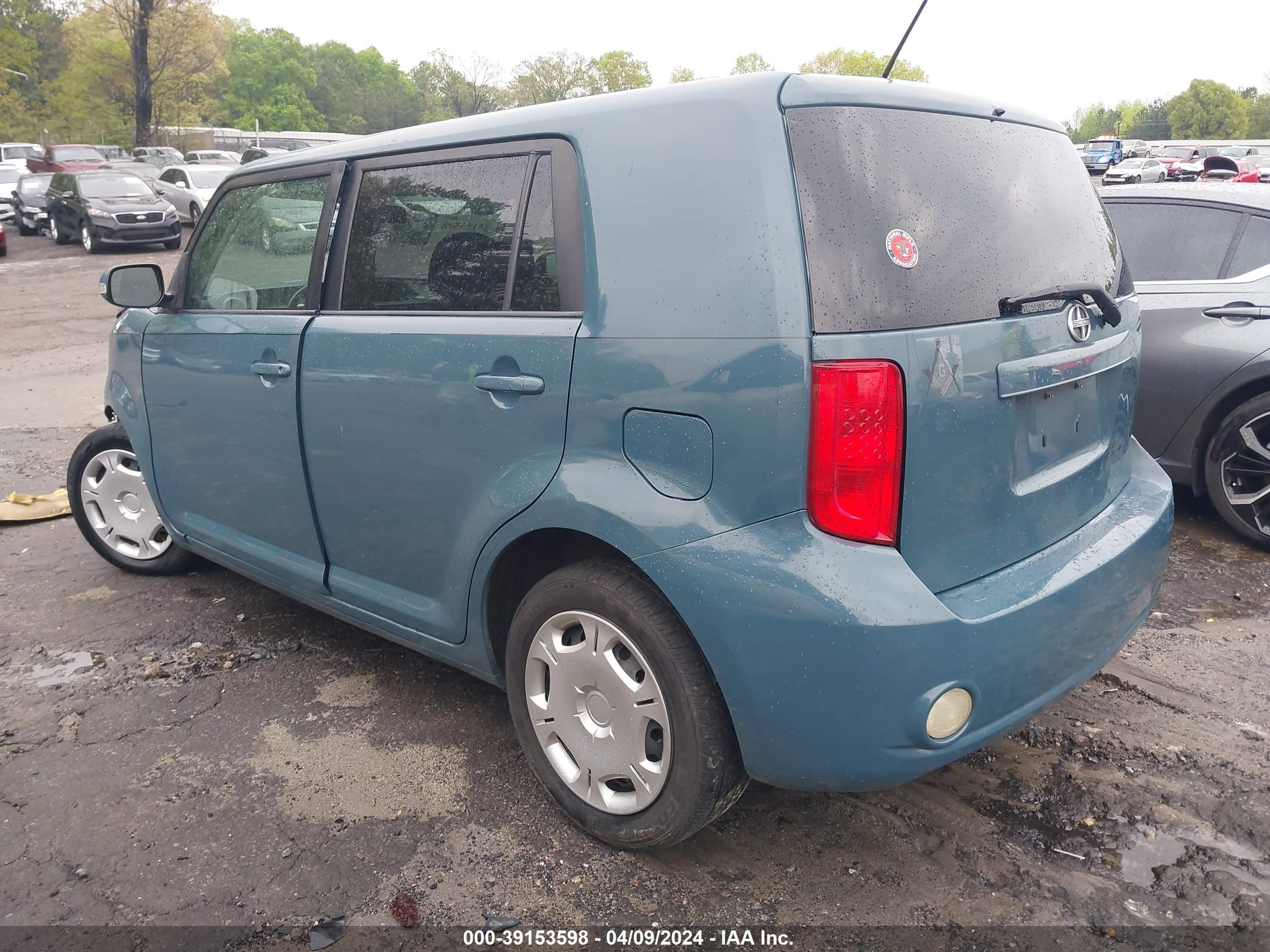 Photo 2 VIN: JTLKE50E281004130 - SCION XB 