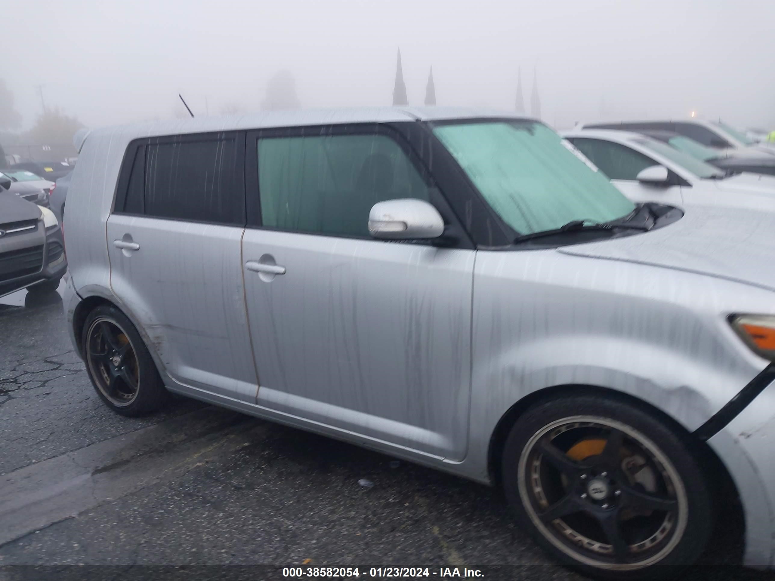 Photo 12 VIN: JTLKE50E281011417 - SCION XB 