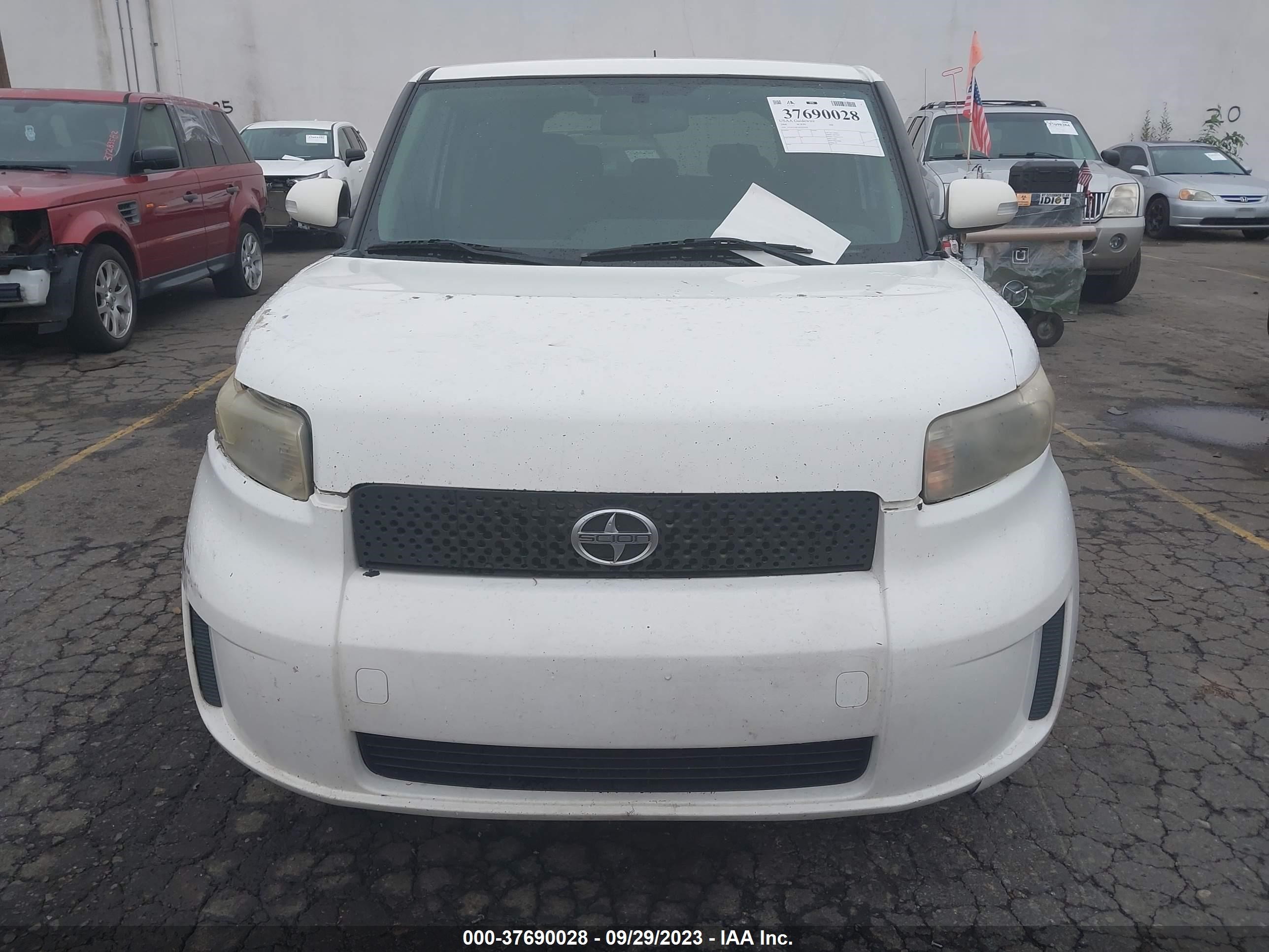 Photo 10 VIN: JTLKE50E281022658 - SCION XB 