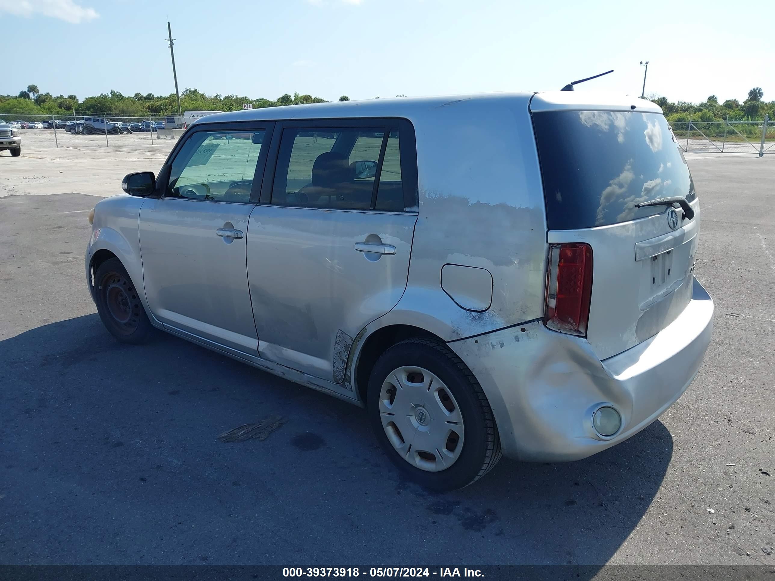 Photo 2 VIN: JTLKE50E281029108 - SCION XB 