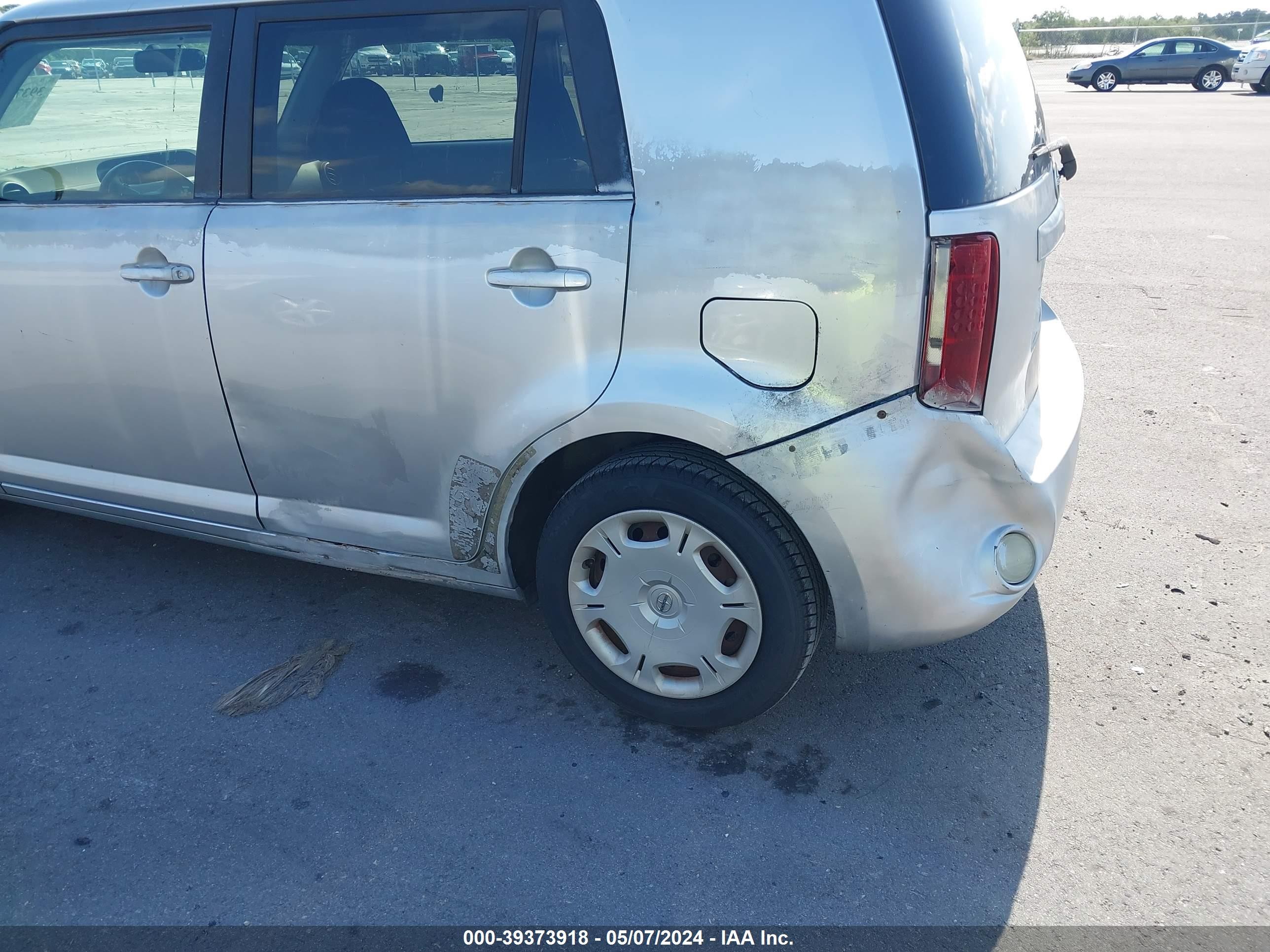 Photo 5 VIN: JTLKE50E281029108 - SCION XB 