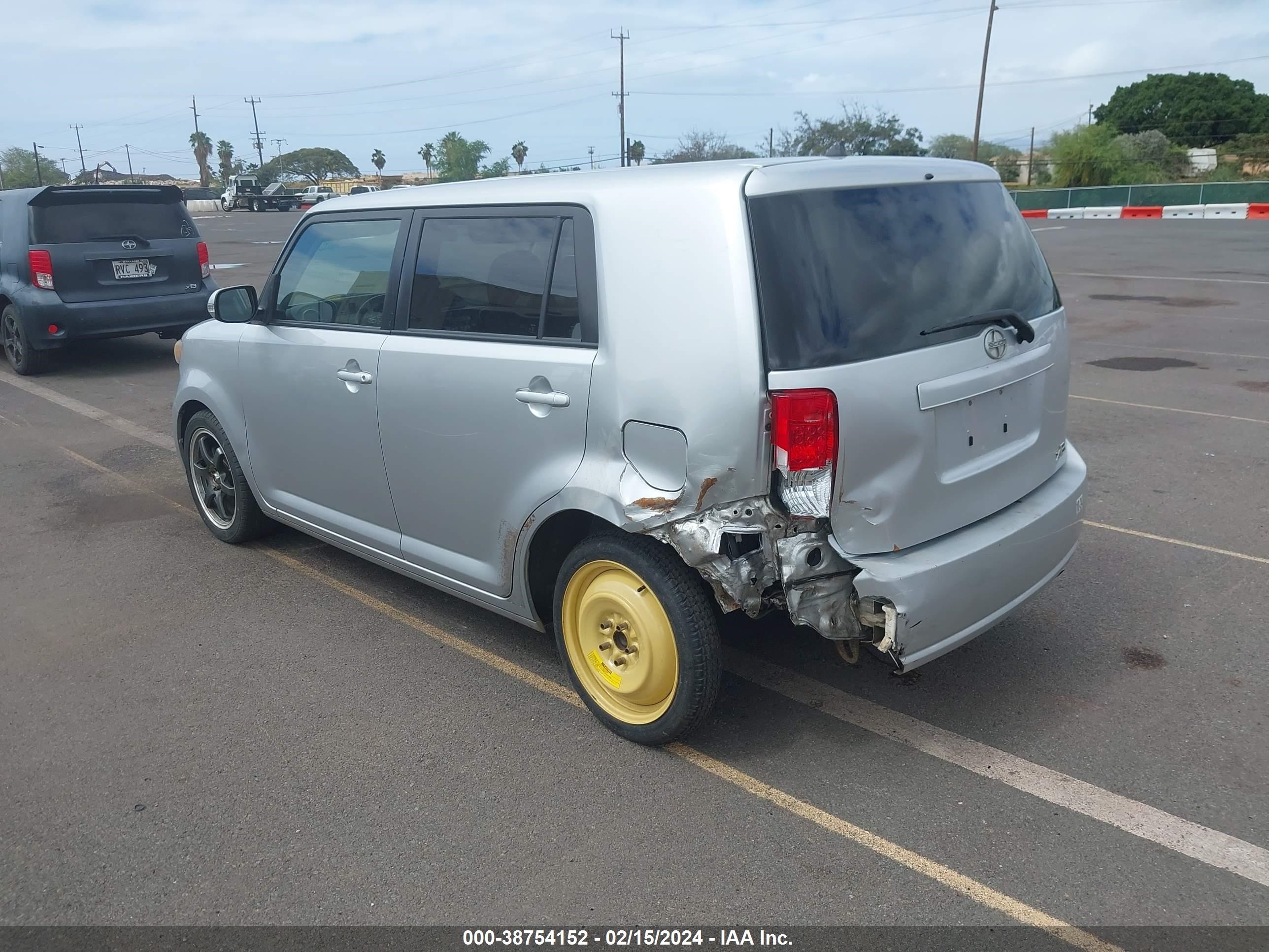 Photo 2 VIN: JTLKE50E281046197 - SCION XB 