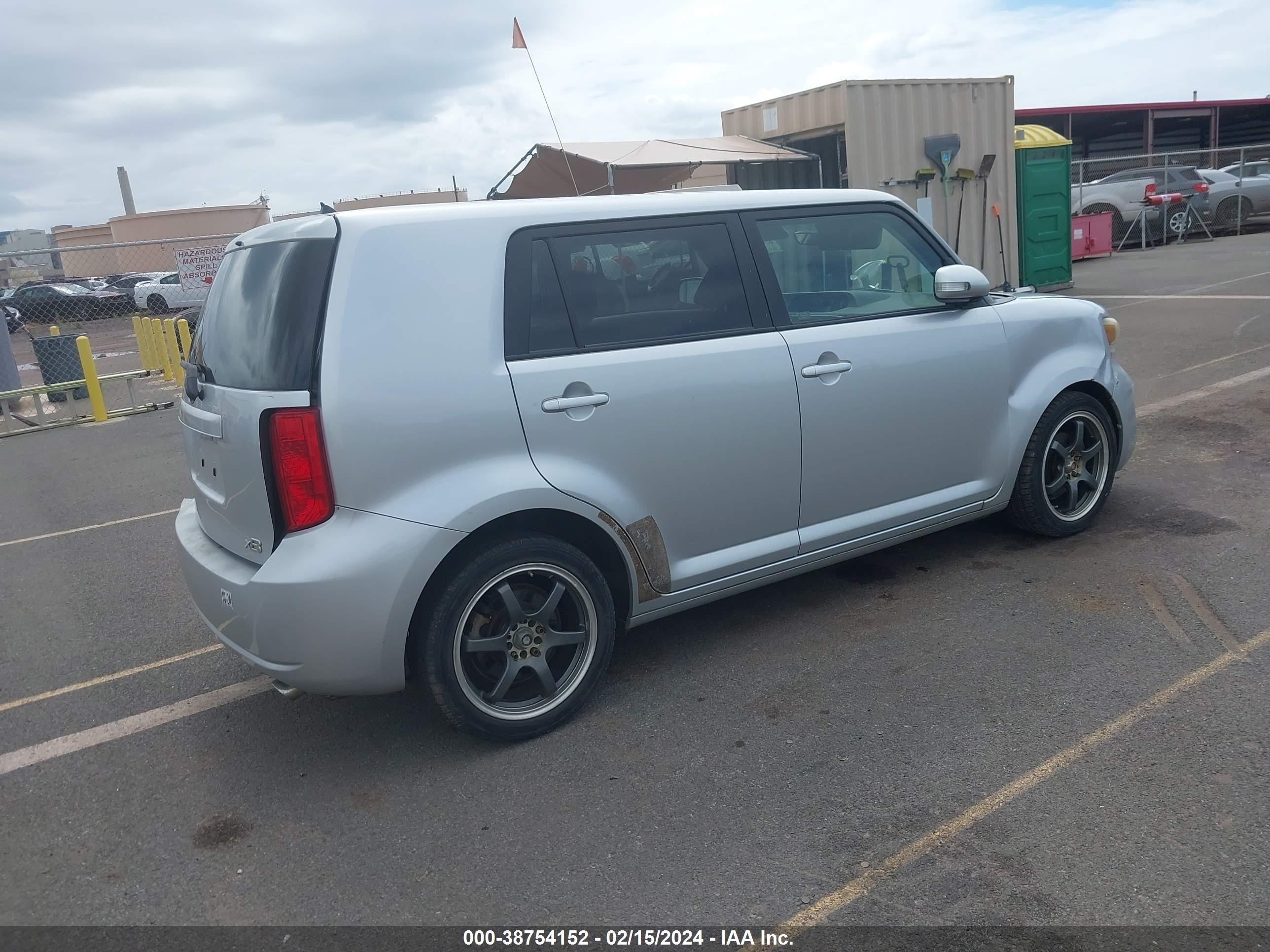 Photo 3 VIN: JTLKE50E281046197 - SCION XB 