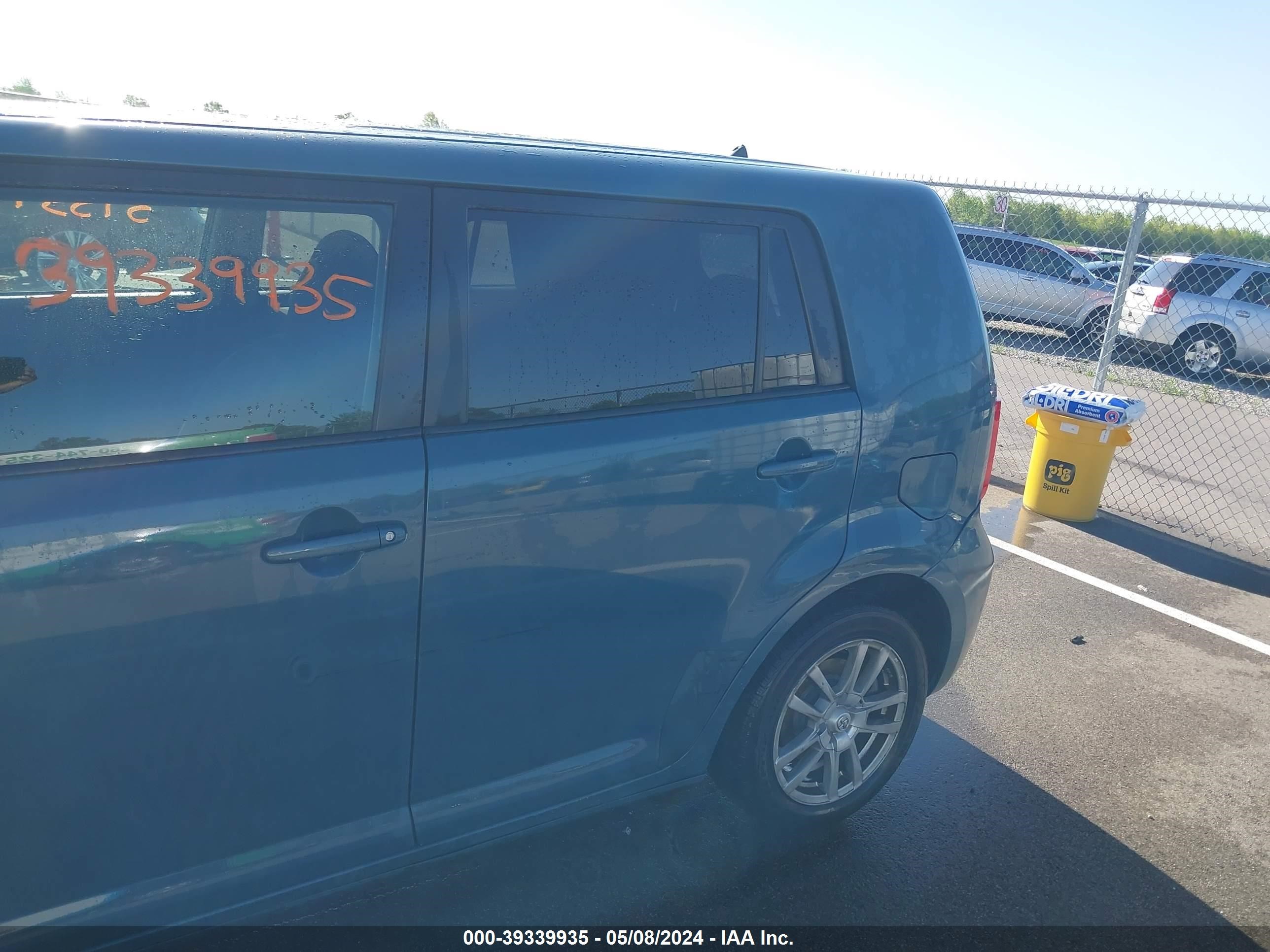 Photo 17 VIN: JTLKE50E381012219 - SCION XB 