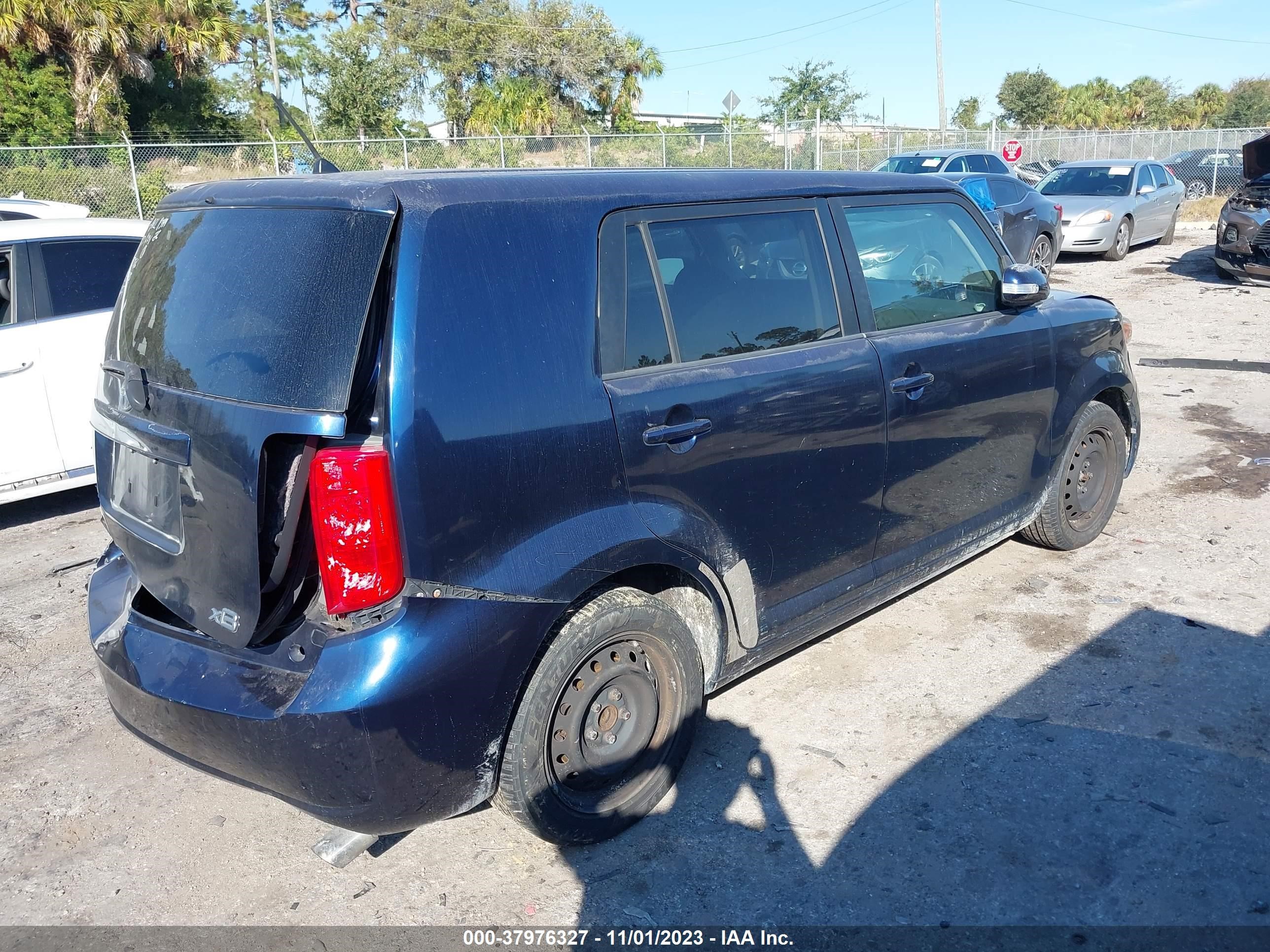 Photo 3 VIN: JTLKE50E381036827 - SCION XB 