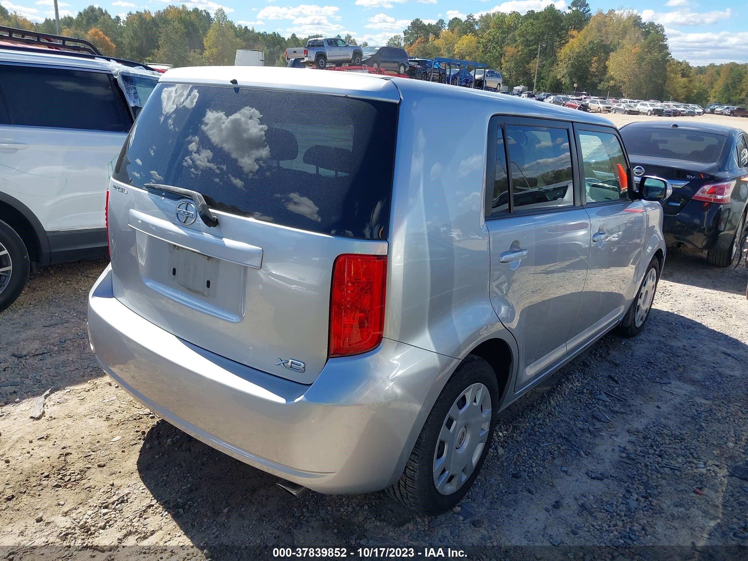 Photo 3 VIN: JTLKE50E381049772 - SCION XB 