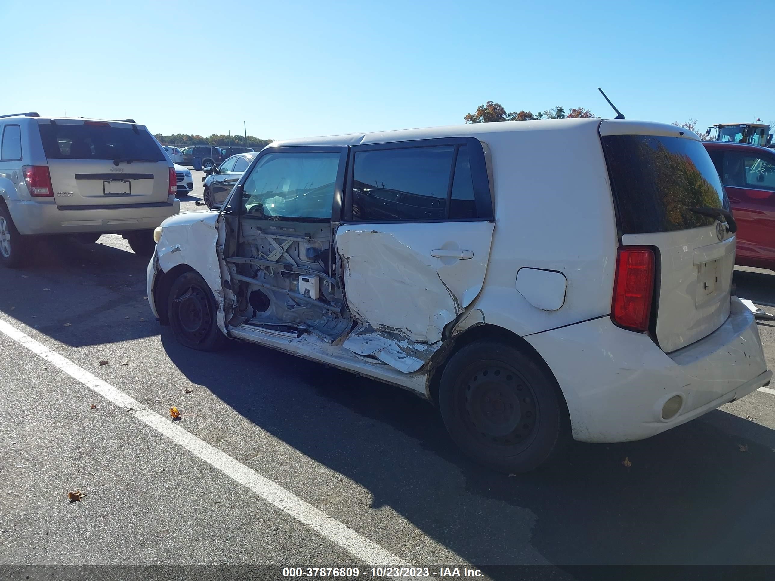 Photo 2 VIN: JTLKE50E491096147 - SCION XB 