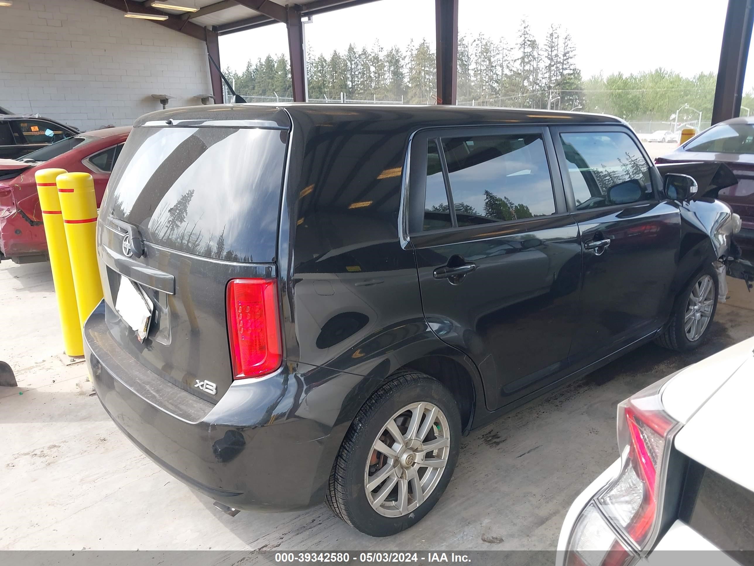 Photo 3 VIN: JTLKE50E581028759 - SCION XB 