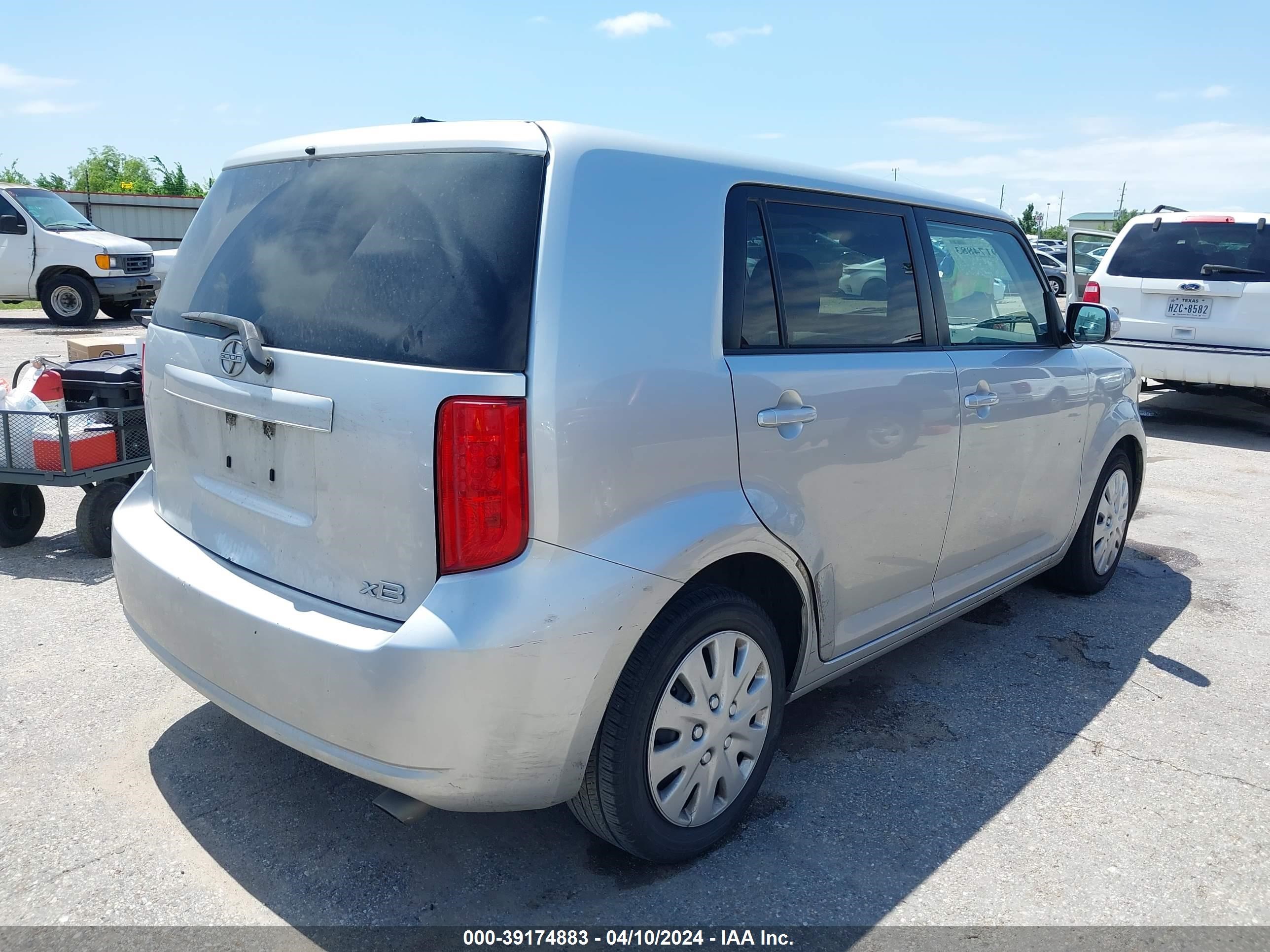 Photo 3 VIN: JTLKE50E581036702 - SCION XB 