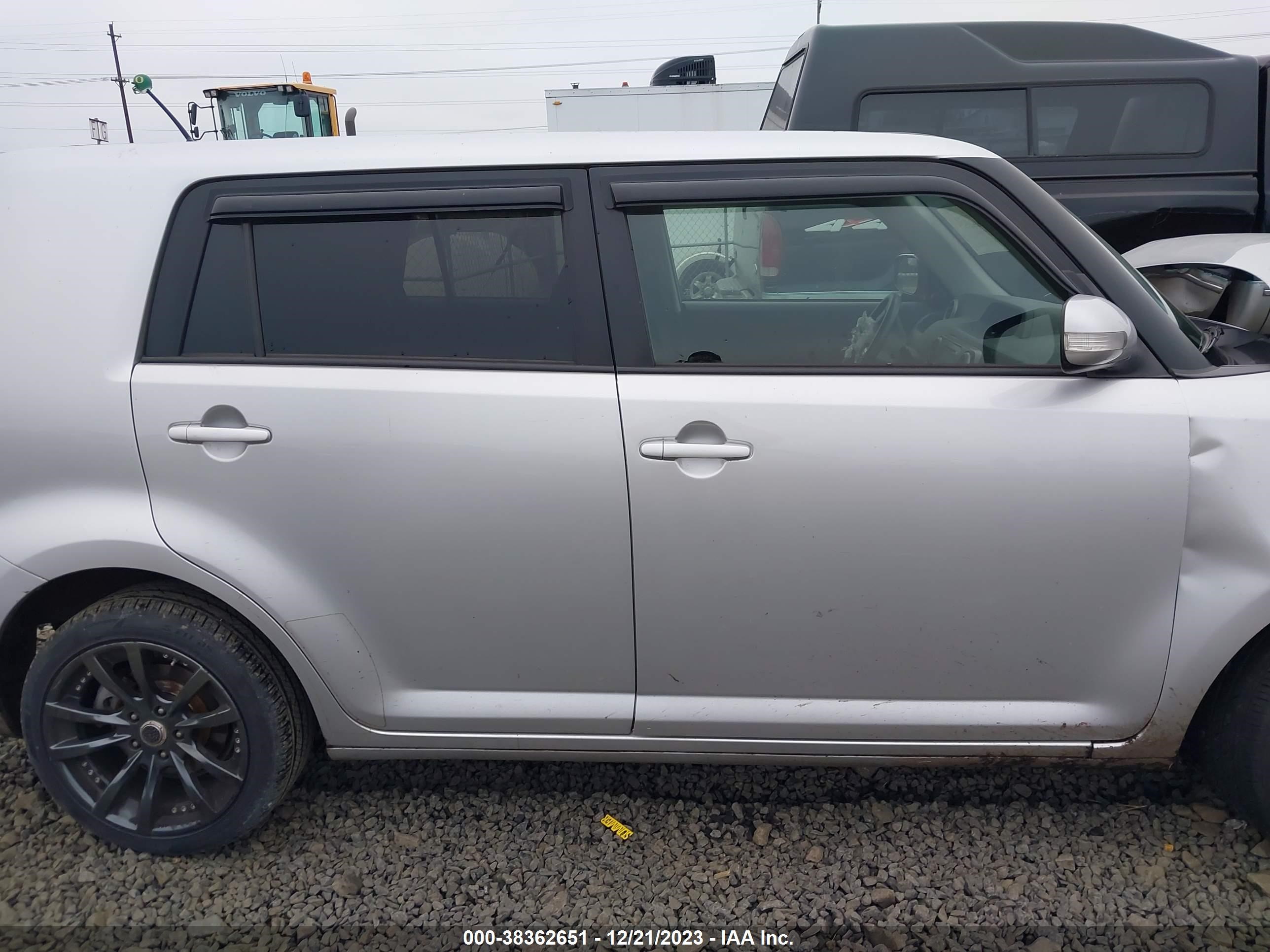 Photo 12 VIN: JTLKE50E591088462 - SCION XB 