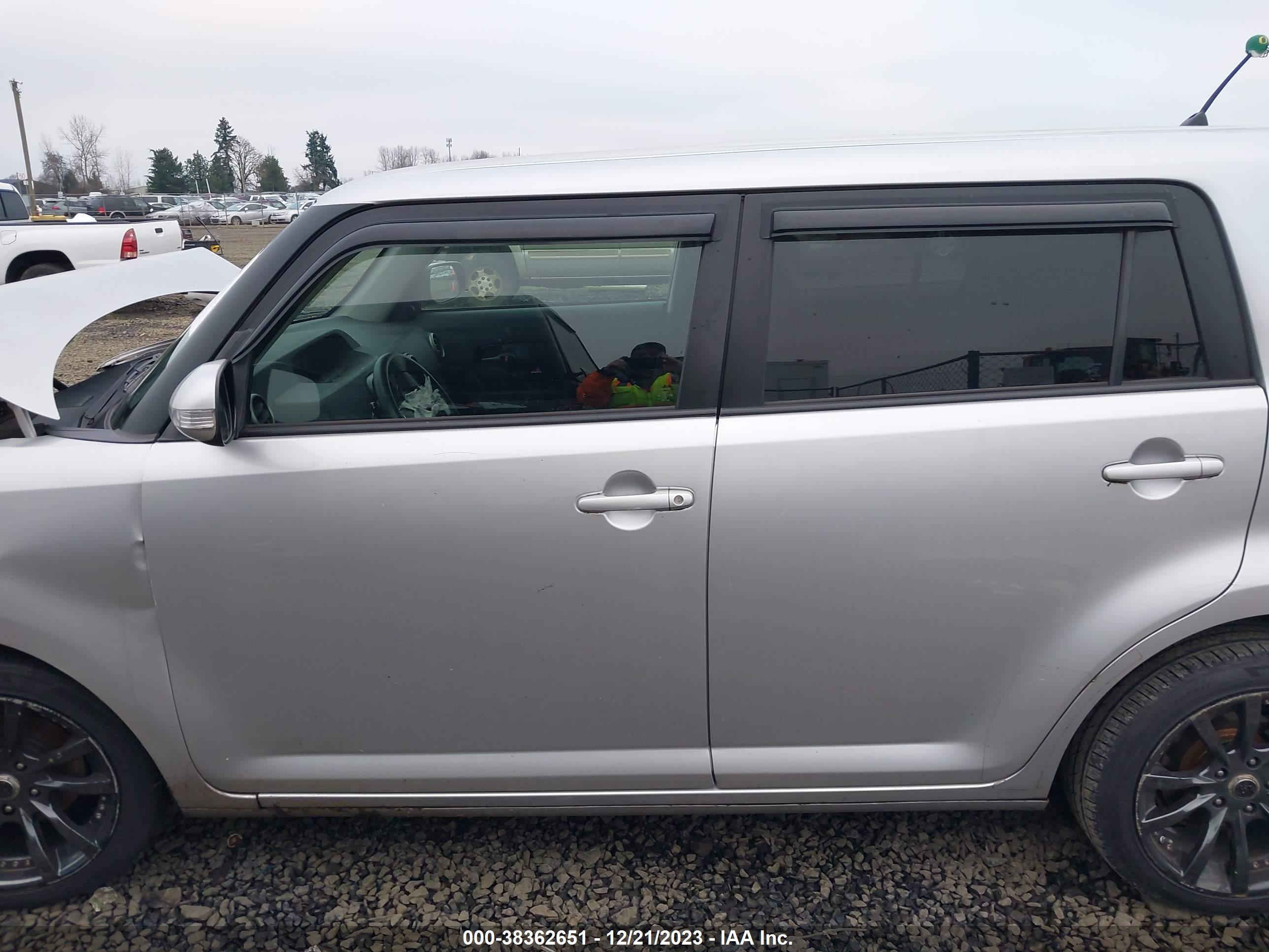 Photo 13 VIN: JTLKE50E591088462 - SCION XB 