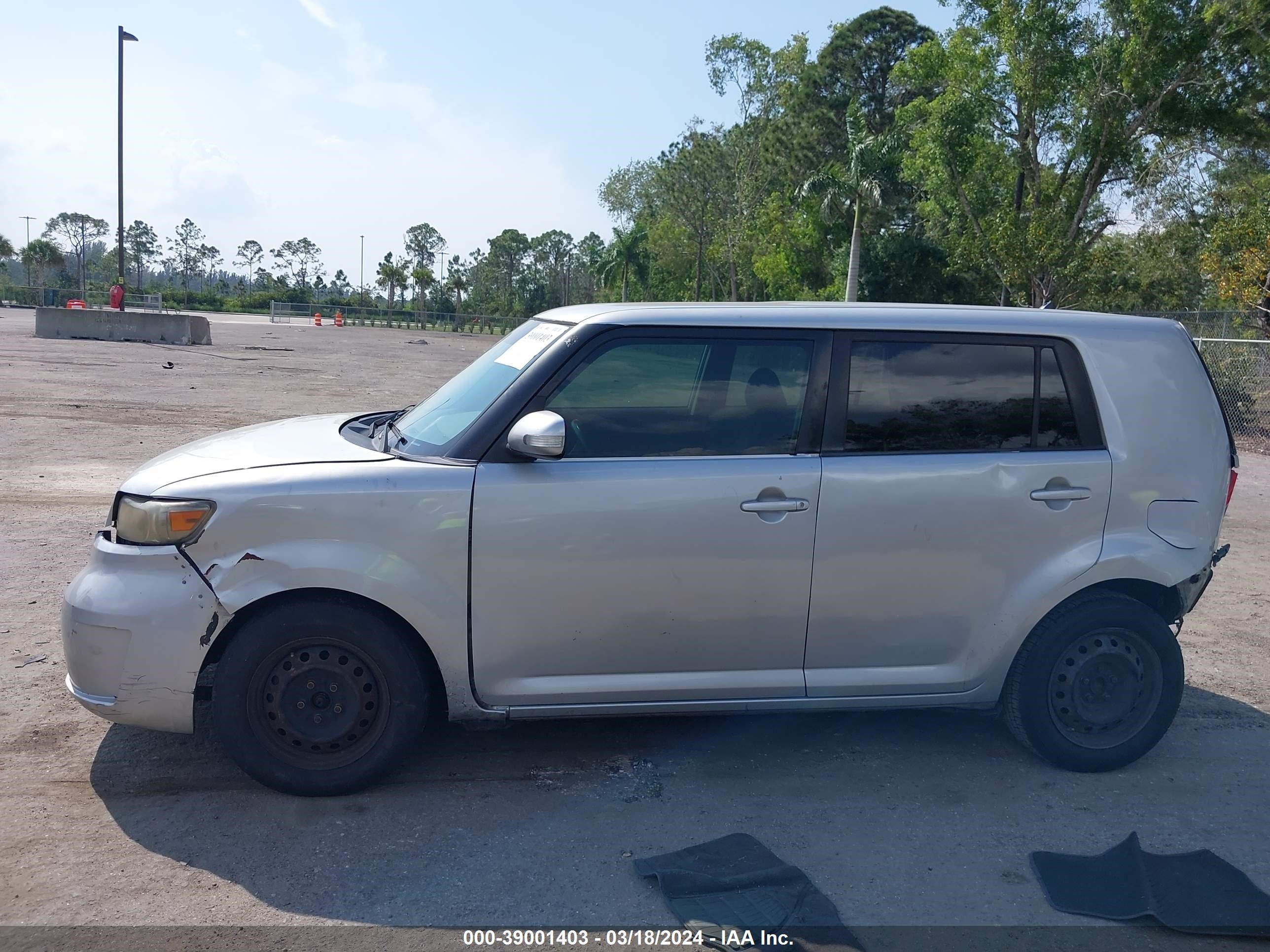 Photo 14 VIN: JTLKE50E781012420 - SCION XB 