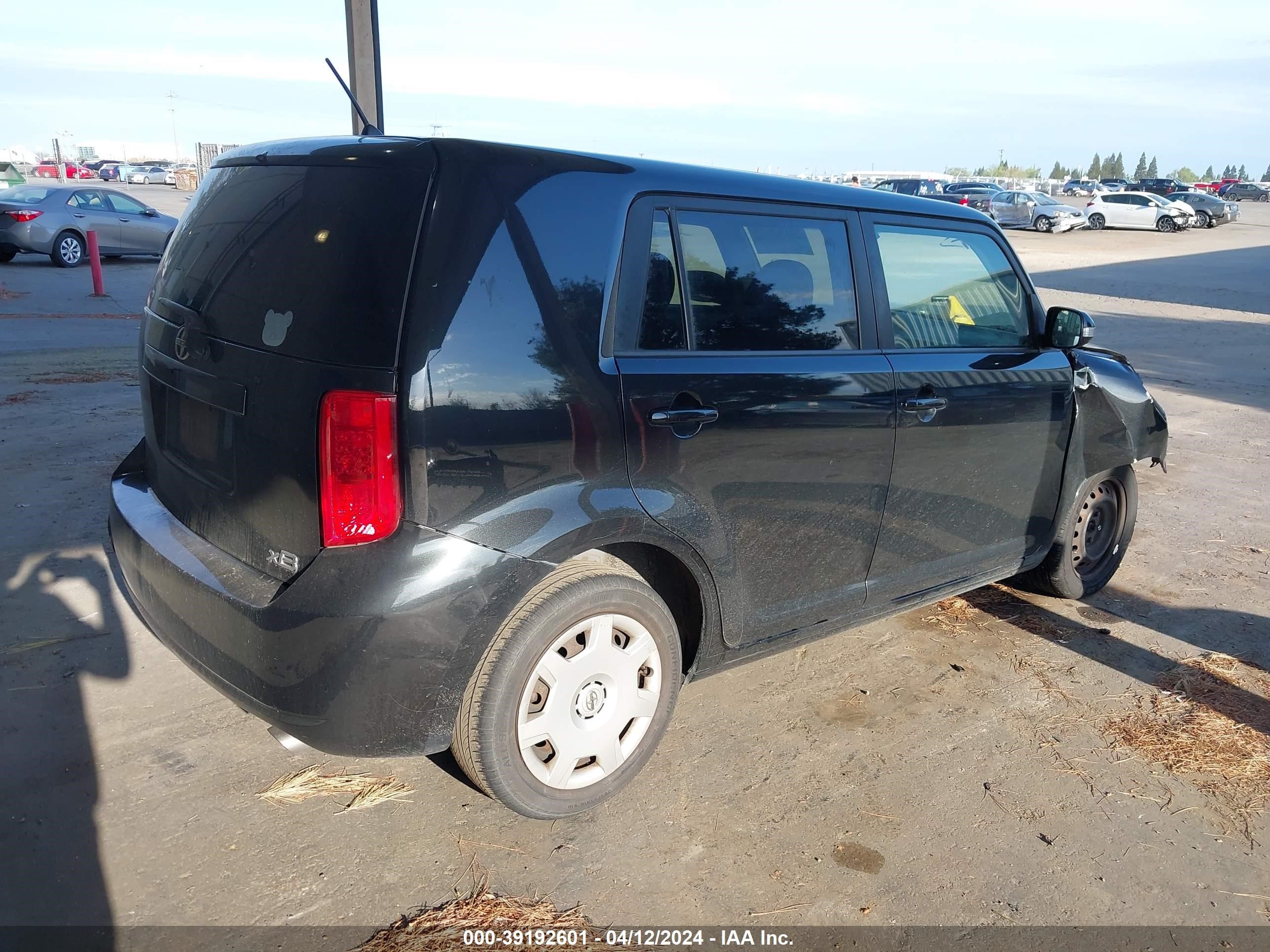 Photo 3 VIN: JTLKE50E781020436 - SCION XB 