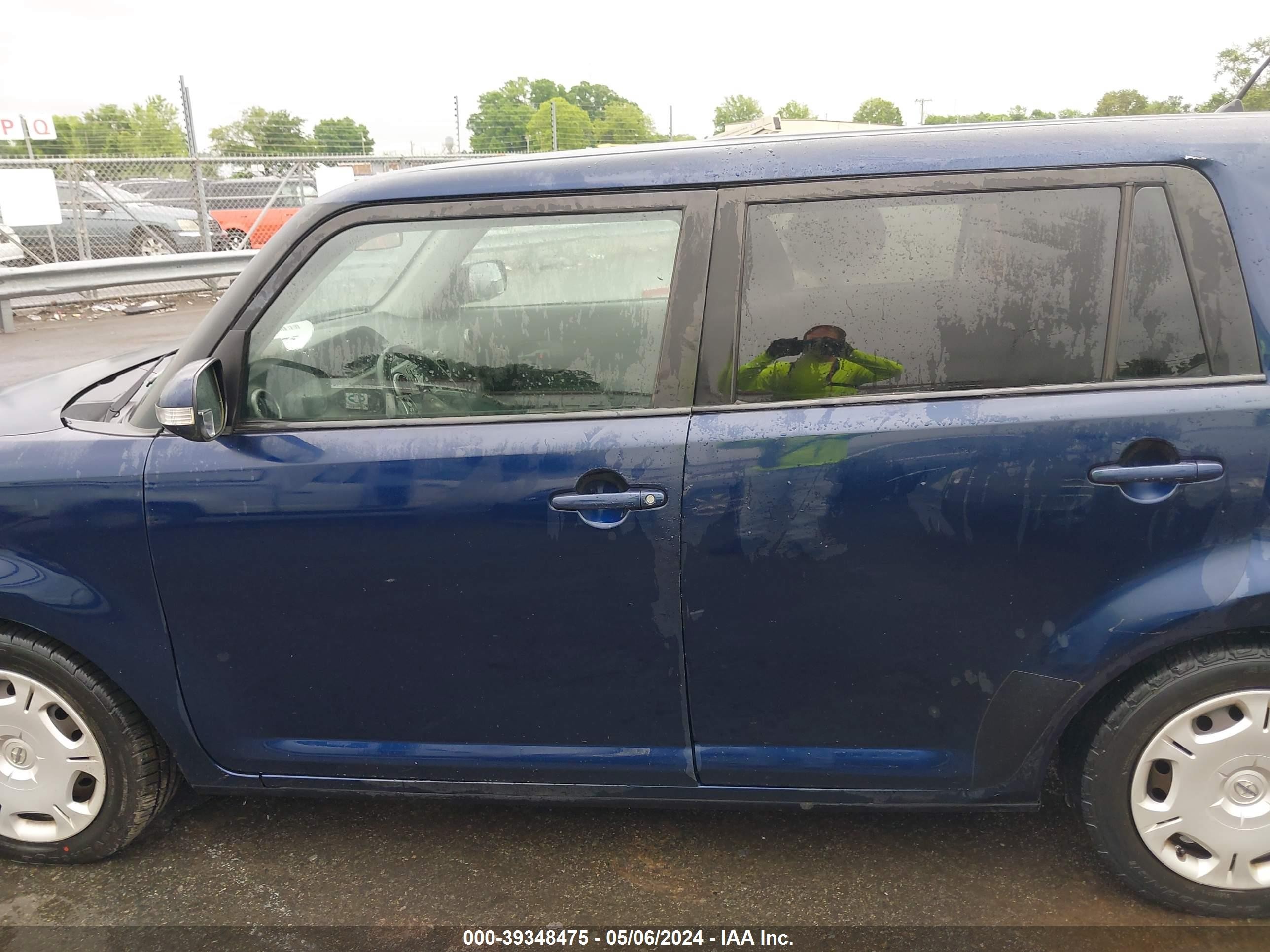 Photo 14 VIN: JTLKE50E881002933 - SCION XB 