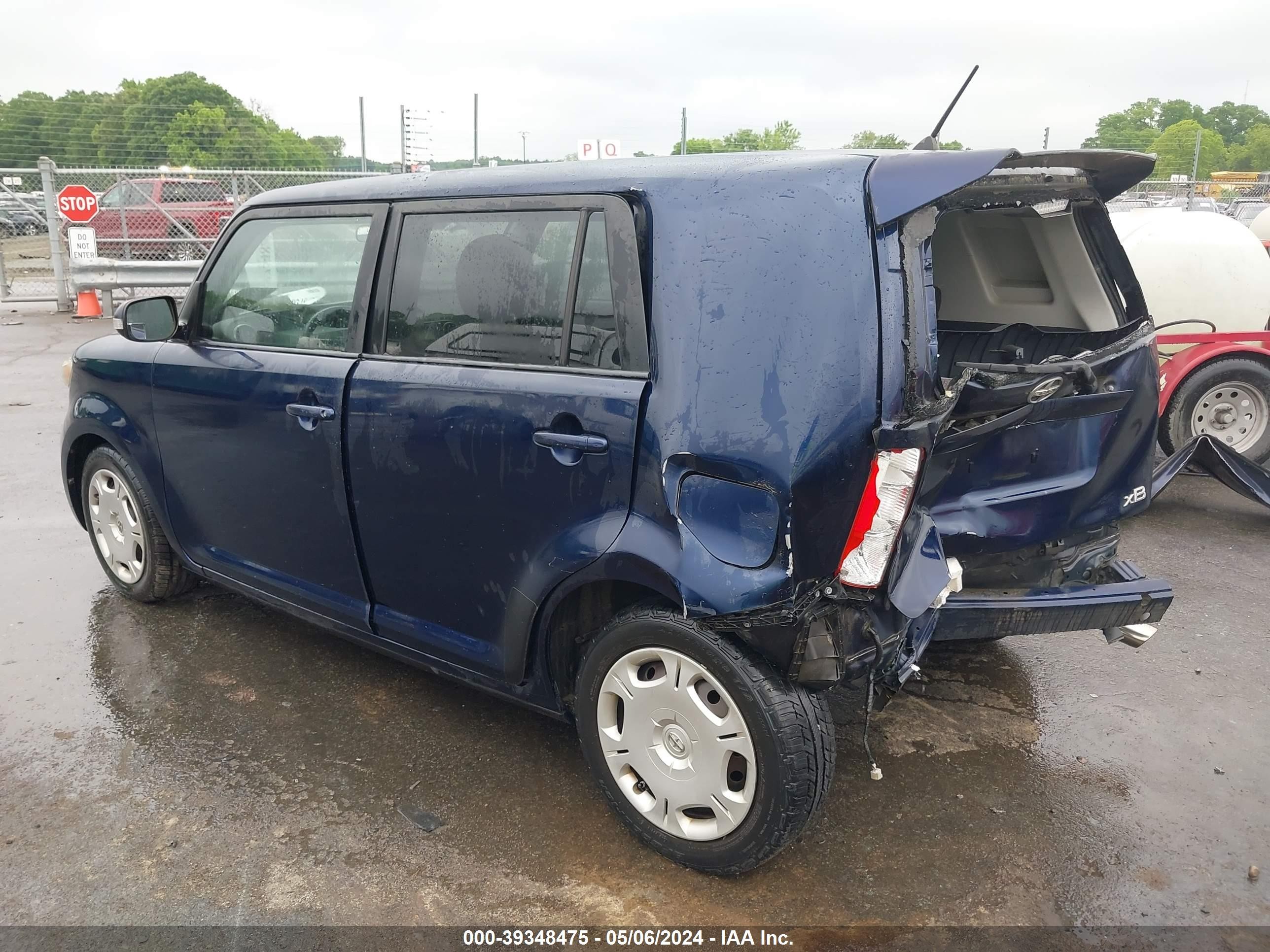 Photo 2 VIN: JTLKE50E881002933 - SCION XB 