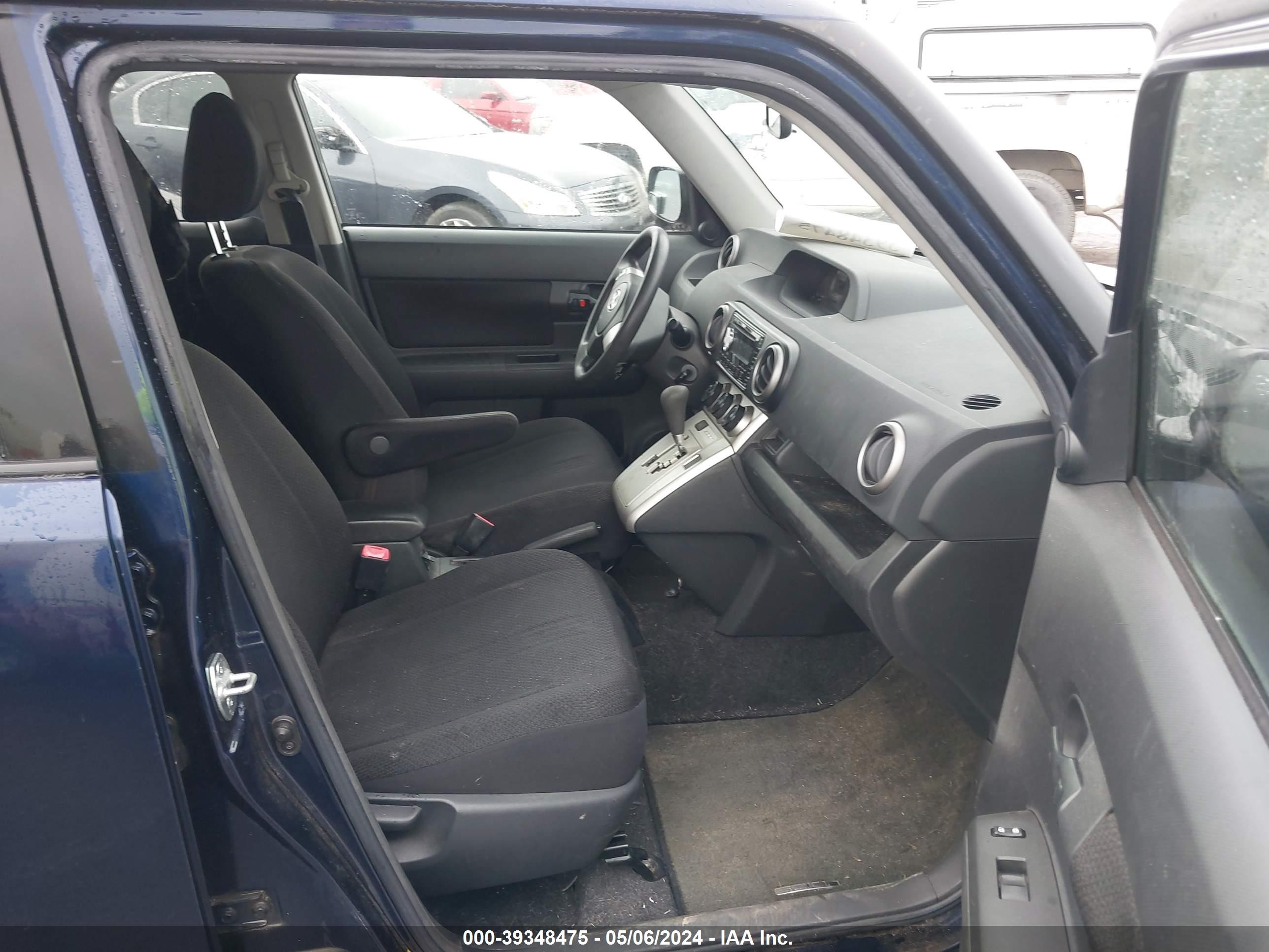 Photo 4 VIN: JTLKE50E881002933 - SCION XB 