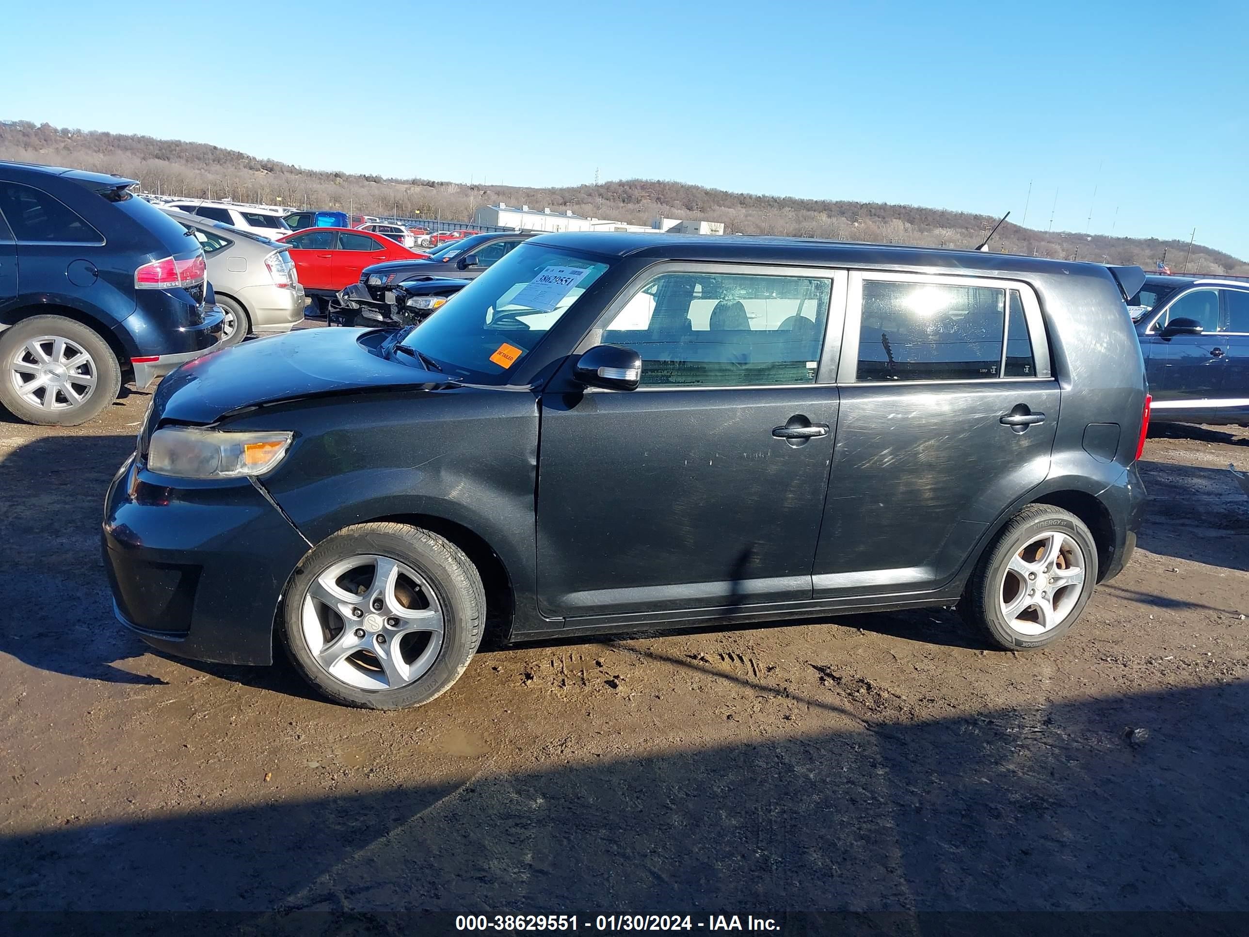 Photo 13 VIN: JTLKE50E881015276 - SCION XB 