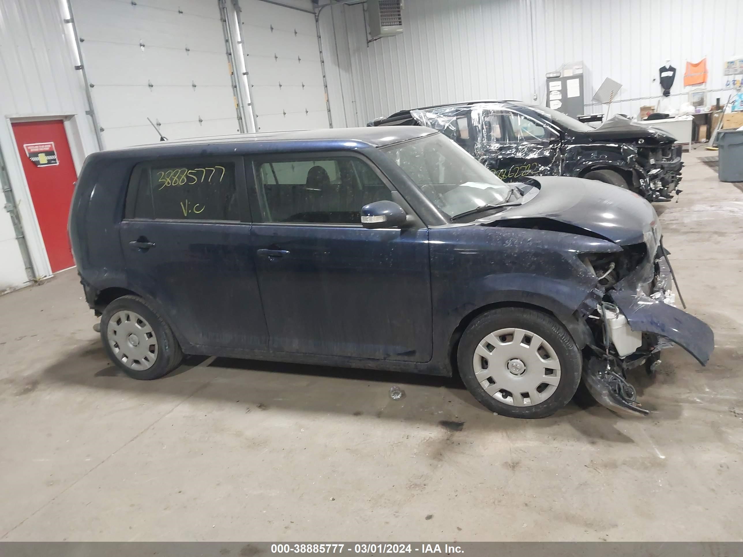 Photo 12 VIN: JTLKE50E881021675 - SCION XB 