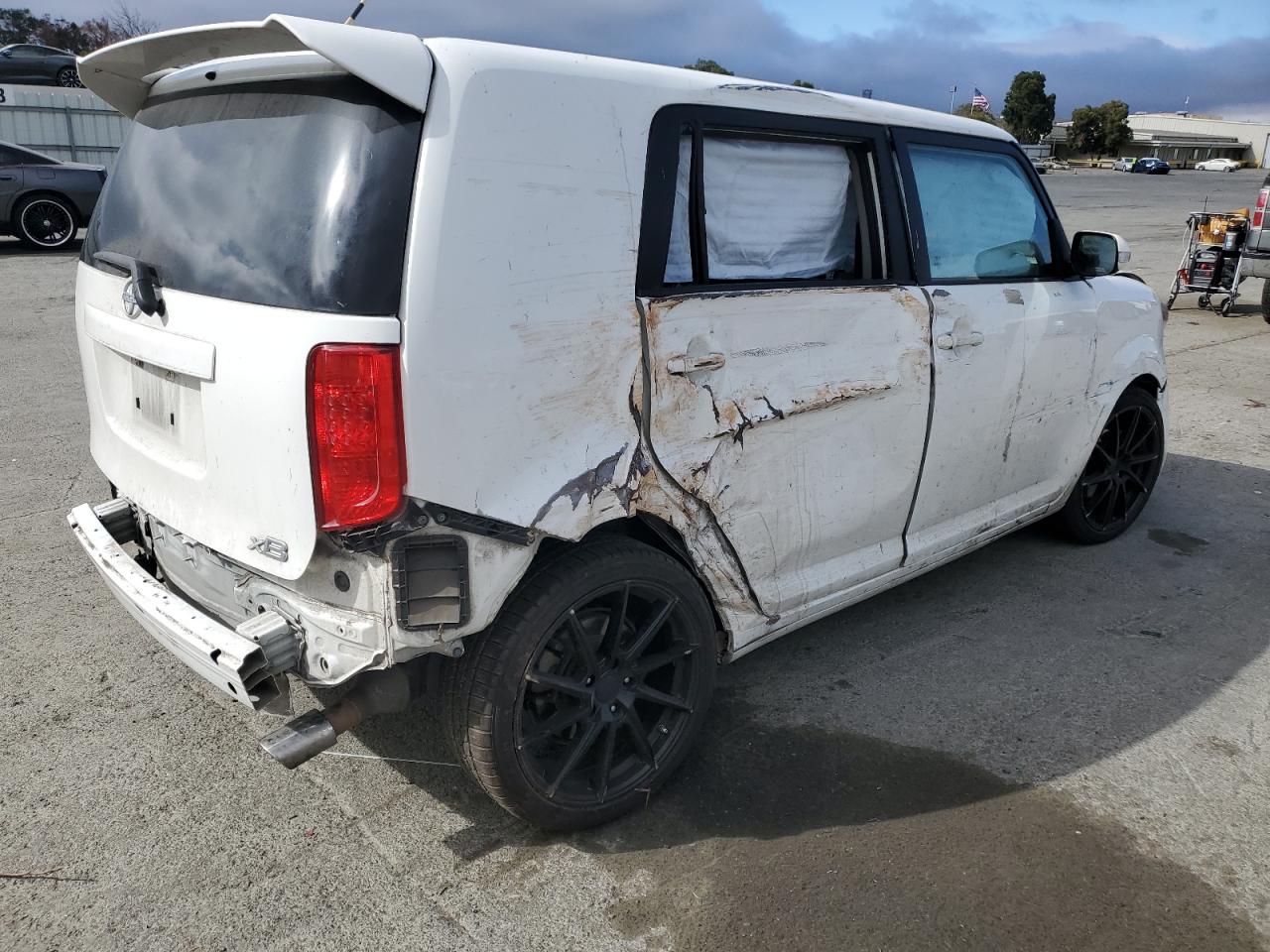 Photo 2 VIN: JTLKE50E881025970 - SCION XB 