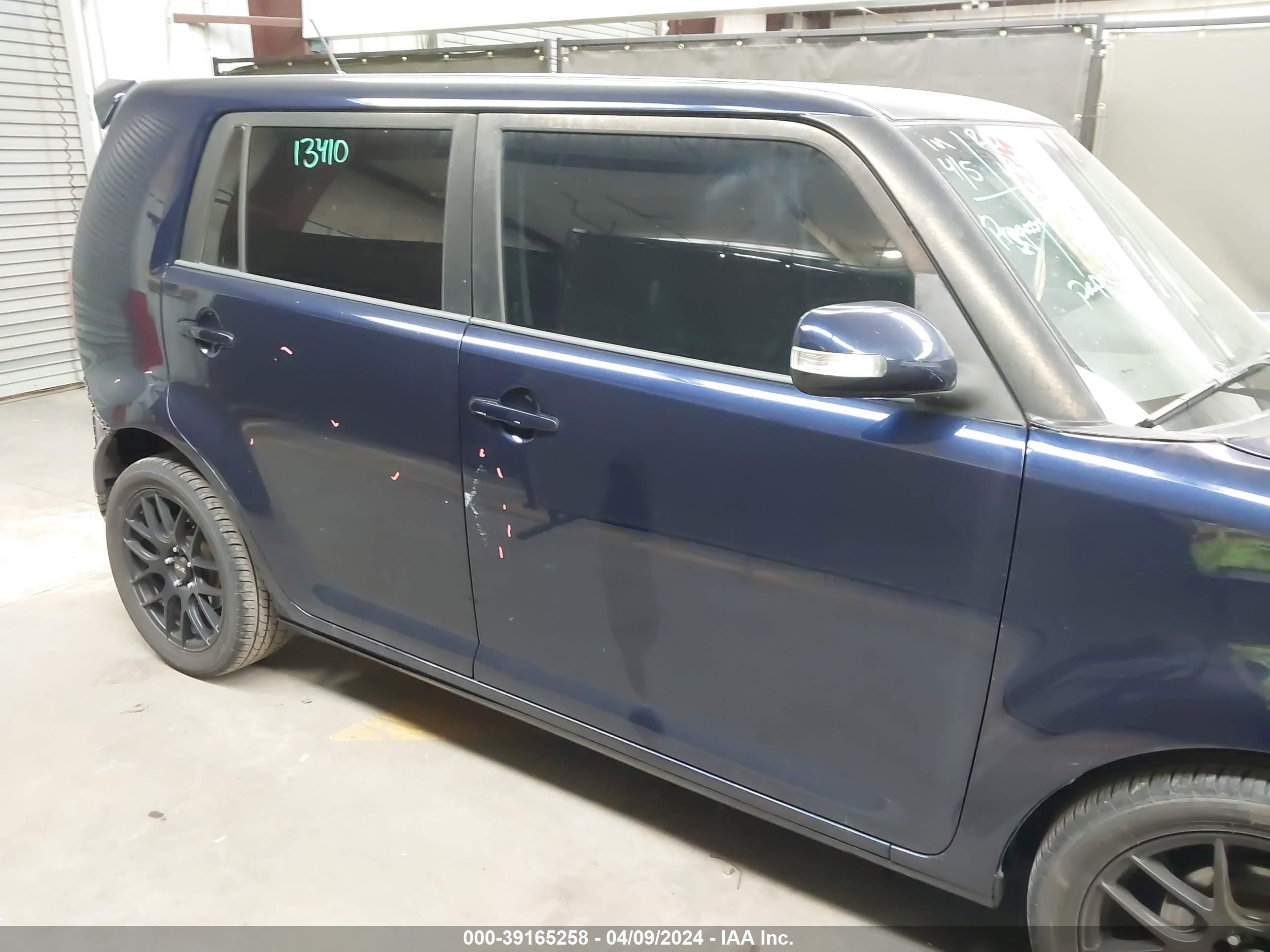 Photo 13 VIN: JTLKE50E981007526 - SCION XB 