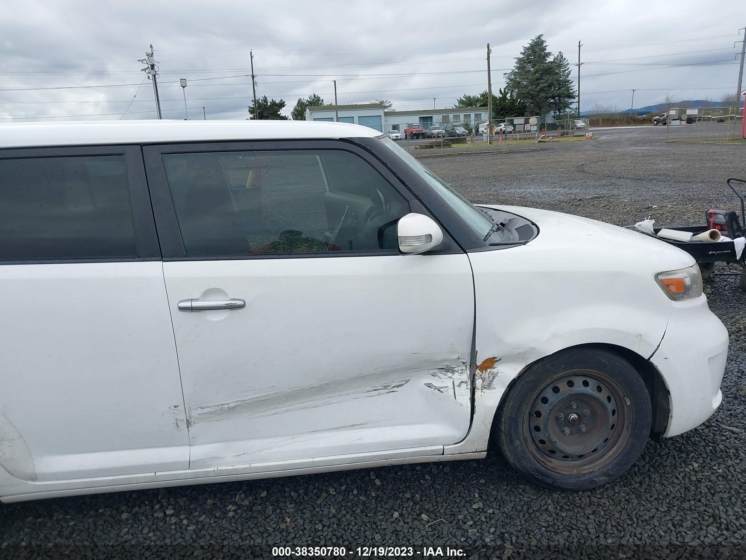 Photo 5 VIN: JTLKE50E981017814 - SCION XB 