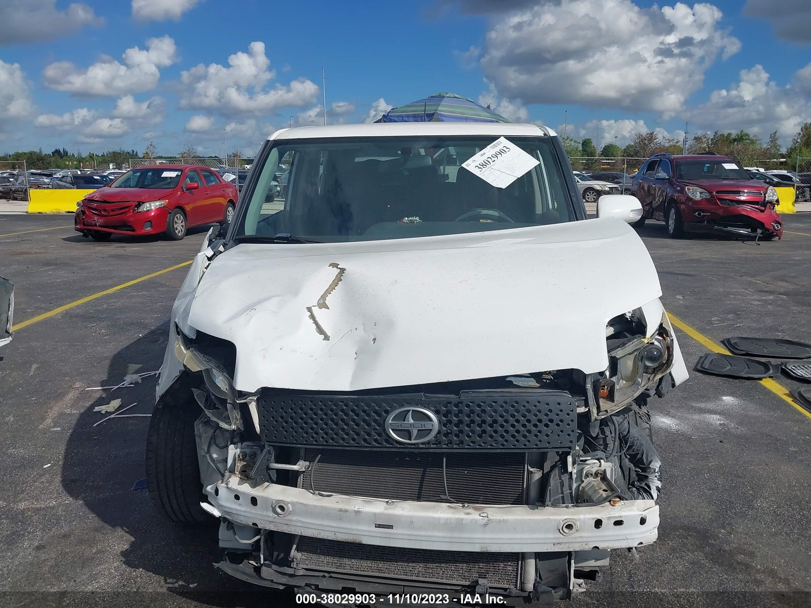 Photo 11 VIN: JTLKE50E981019367 - SCION XB 