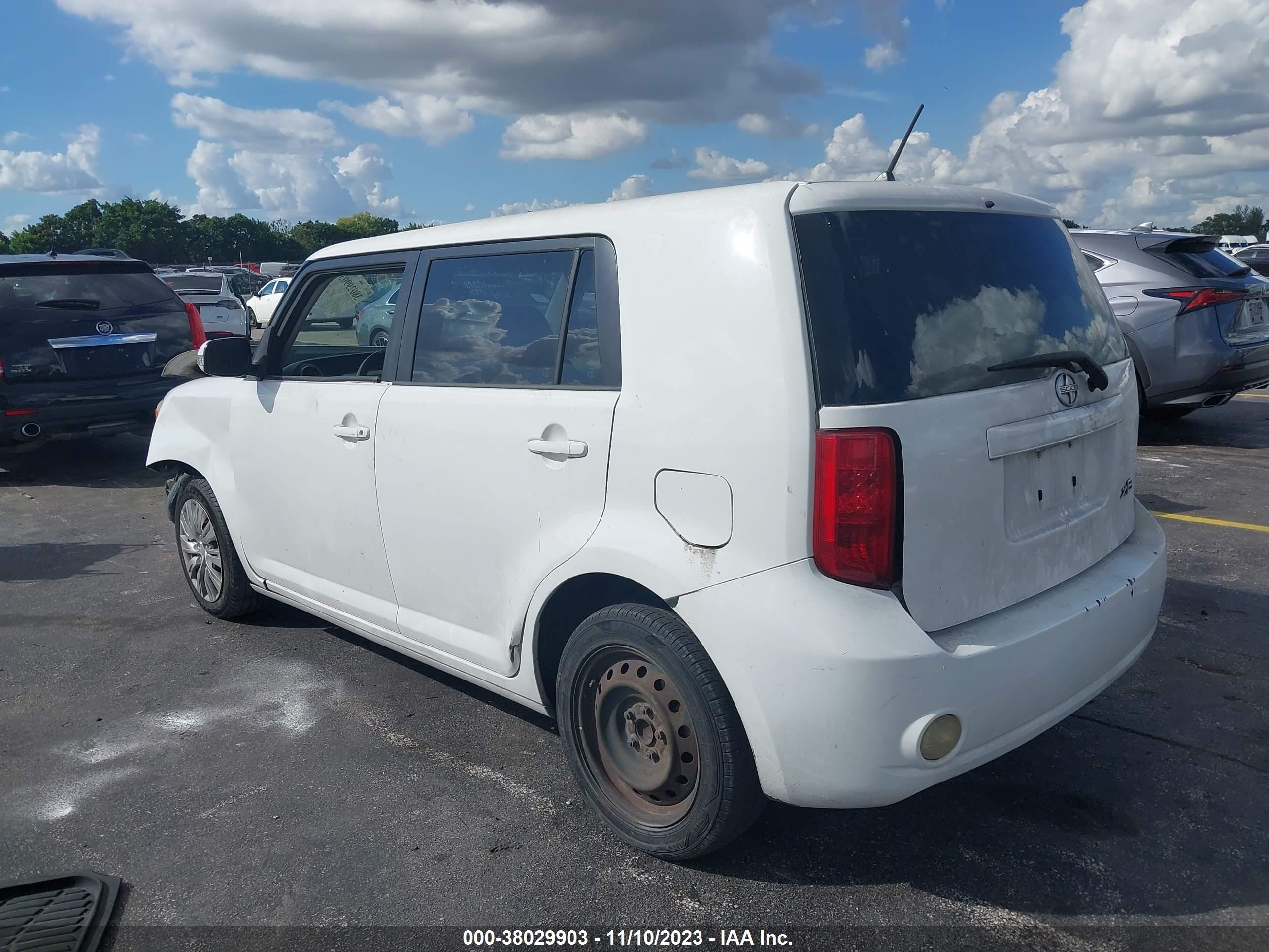 Photo 2 VIN: JTLKE50E981019367 - SCION XB 