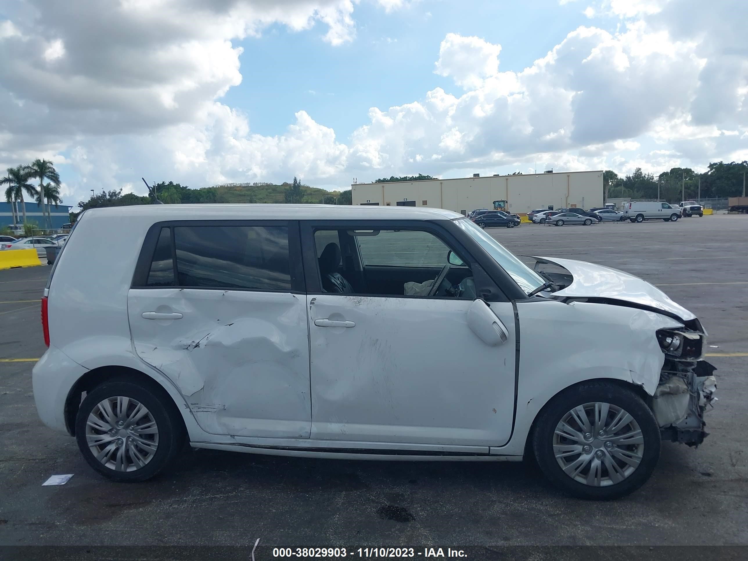 Photo 5 VIN: JTLKE50E981019367 - SCION XB 