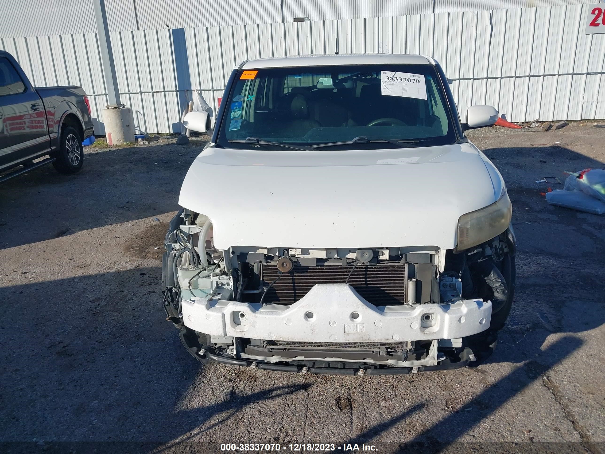 Photo 12 VIN: JTLKE50E981030790 - SCION XB 