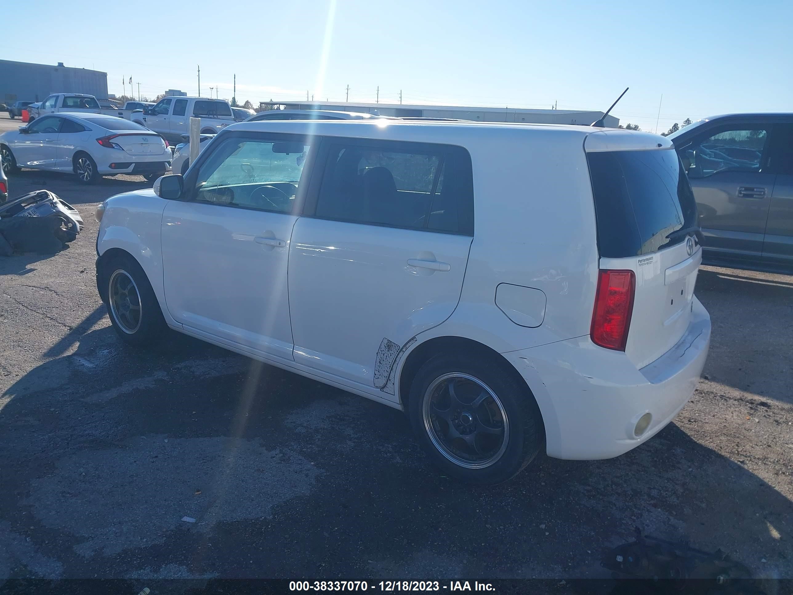 Photo 2 VIN: JTLKE50E981030790 - SCION XB 