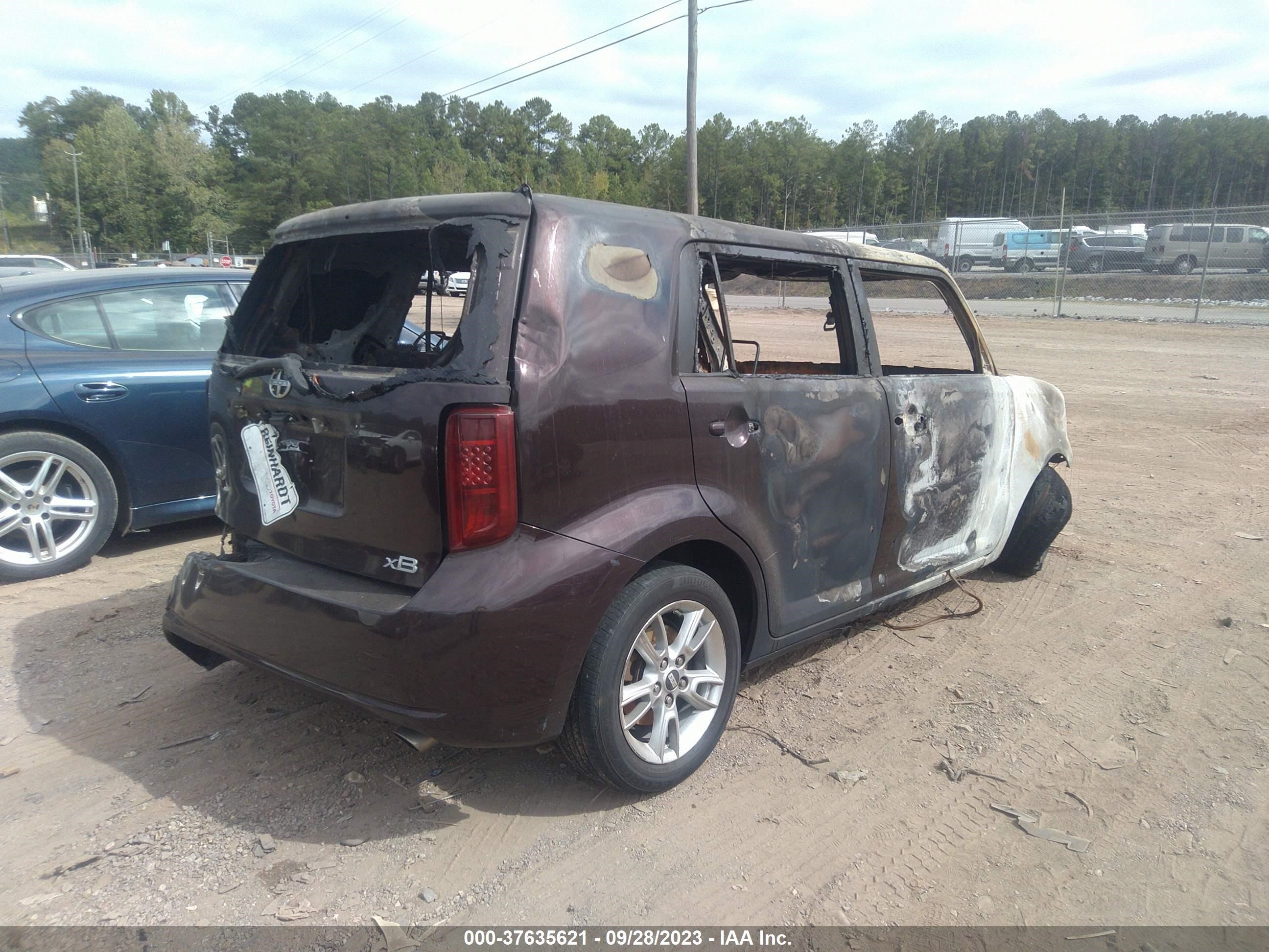 Photo 3 VIN: JTLKE50E991090912 - SCION XB 