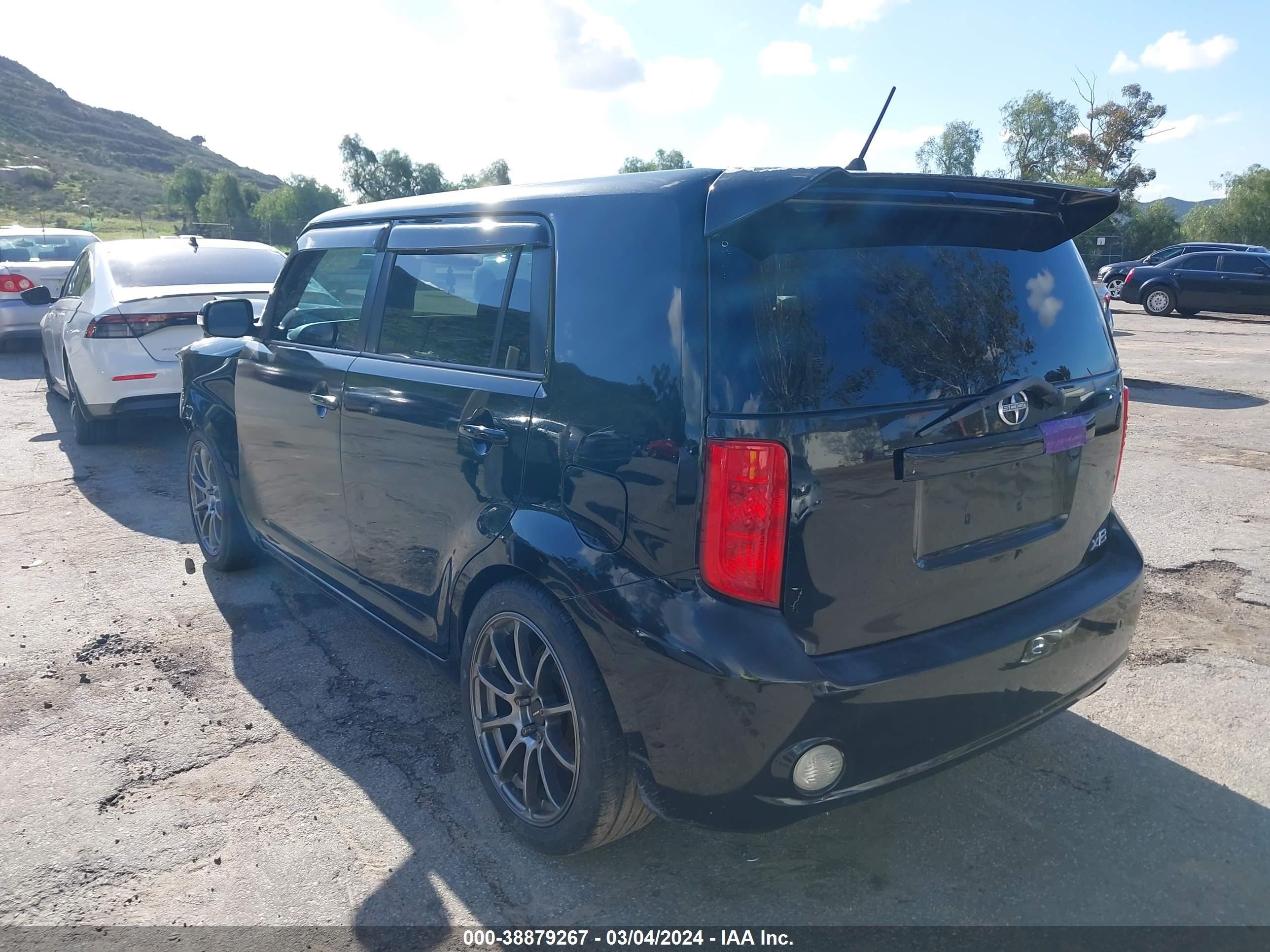 Photo 2 VIN: JTLKE50EX81003159 - SCION XB 