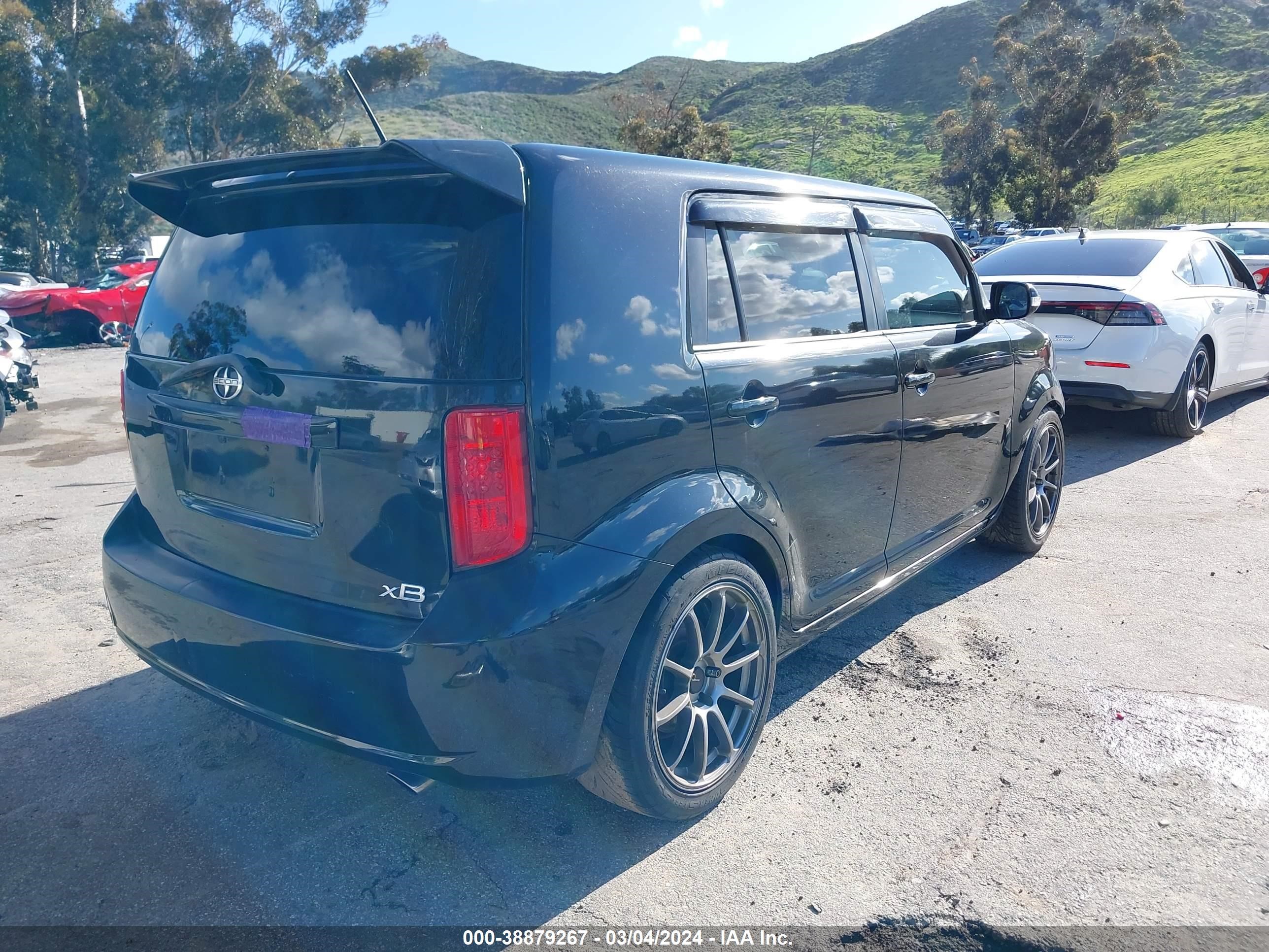 Photo 3 VIN: JTLKE50EX81003159 - SCION XB 