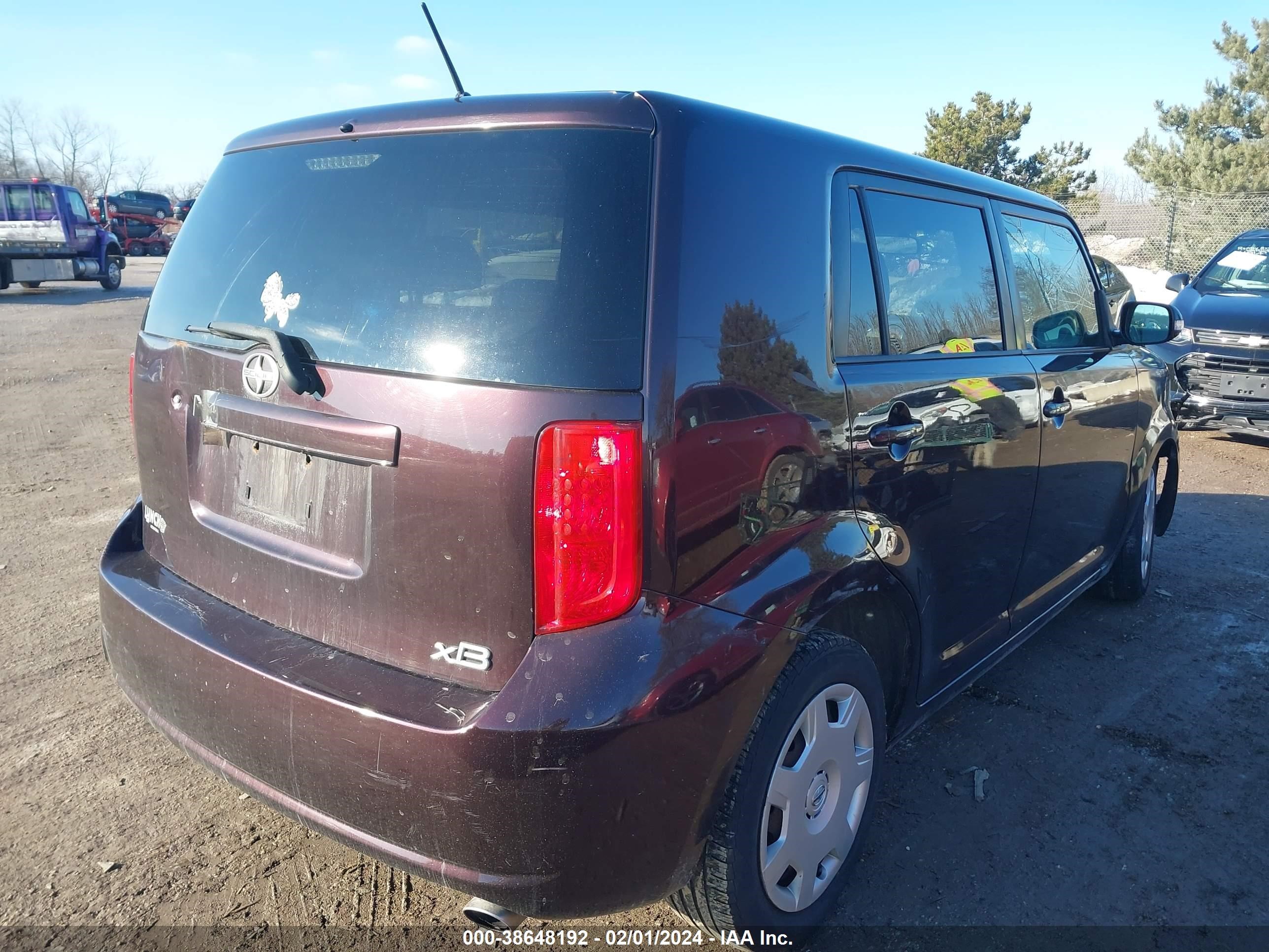 Photo 3 VIN: JTLKE50EX81011830 - SCION XB 