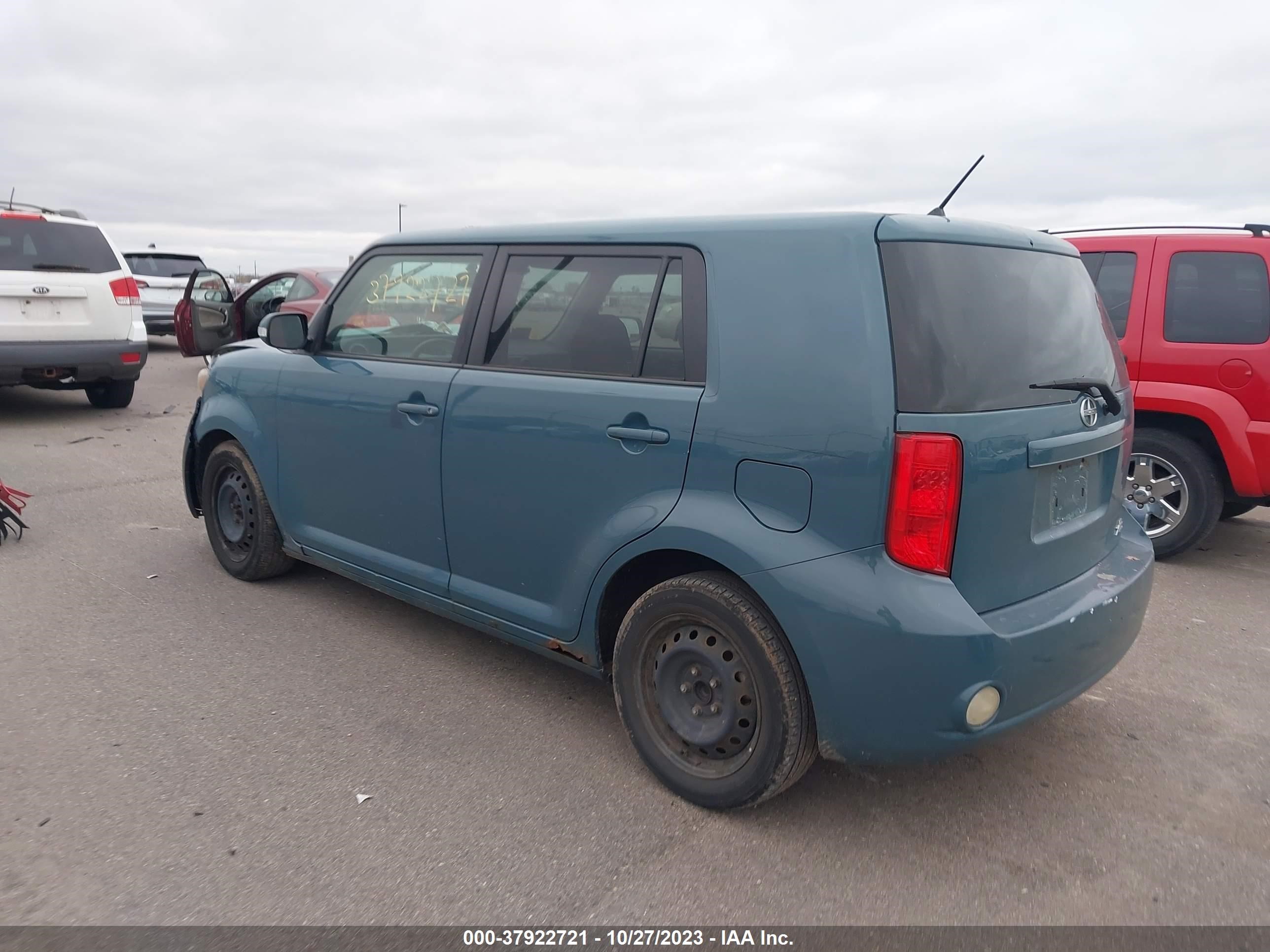 Photo 2 VIN: JTLKE50EX81013545 - SCION XB 