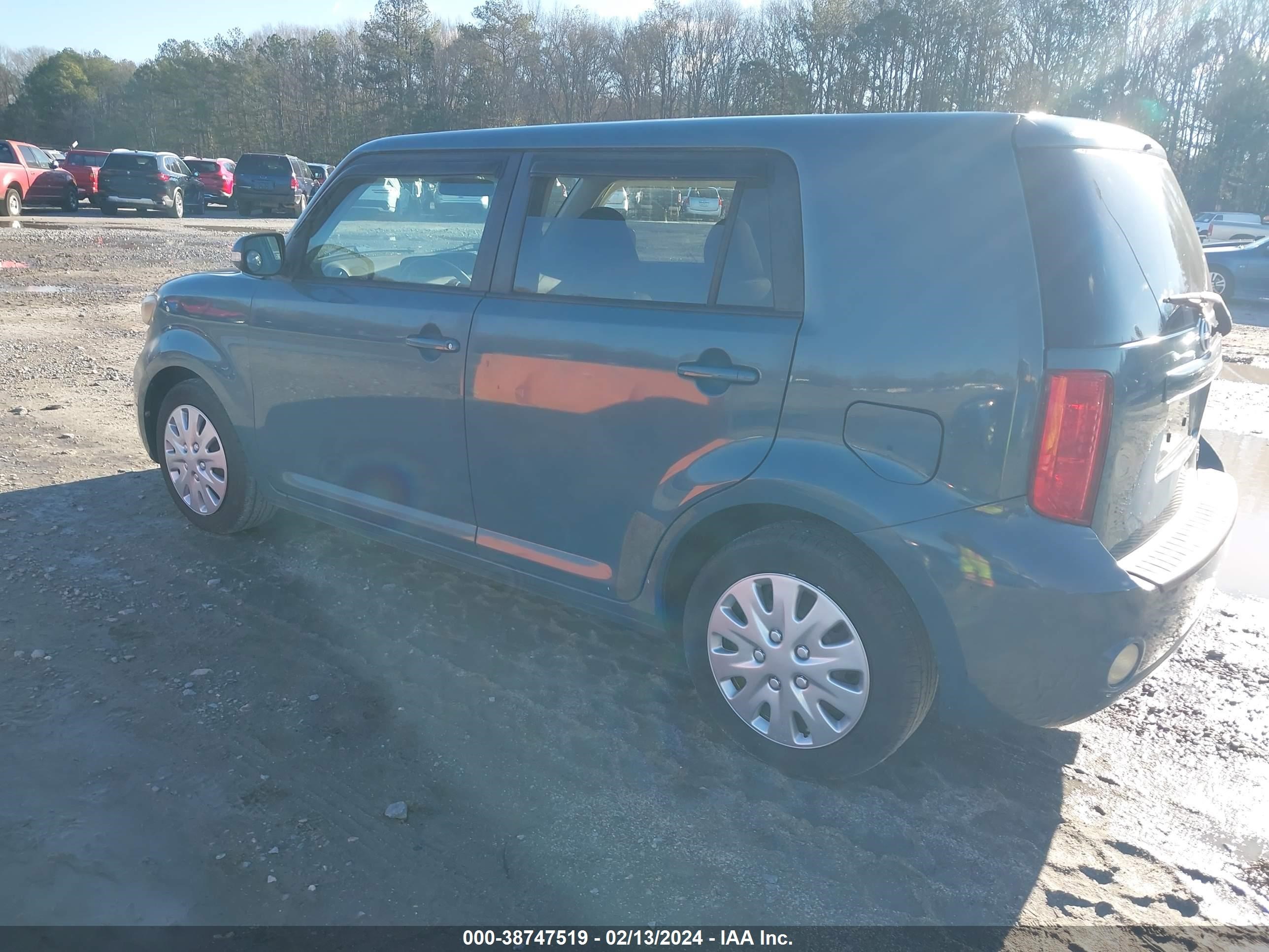 Photo 2 VIN: JTLKE50EX81032757 - SCION XB 