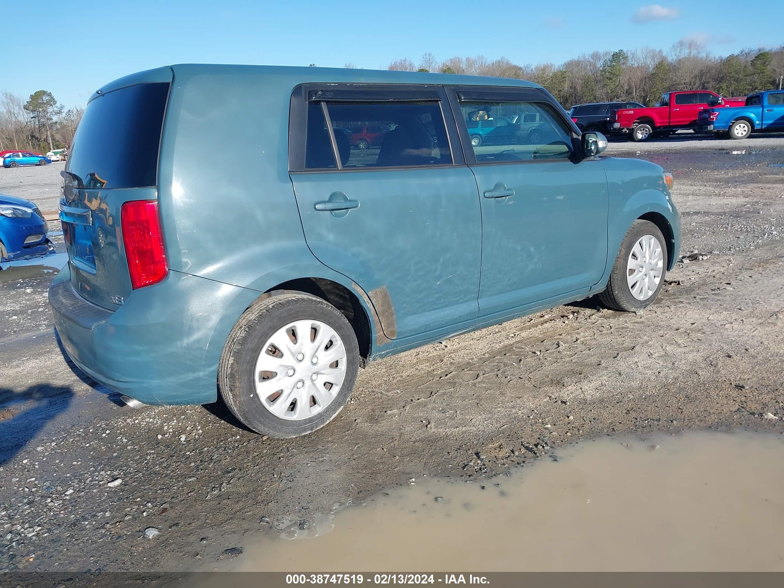 Photo 3 VIN: JTLKE50EX81032757 - SCION XB 