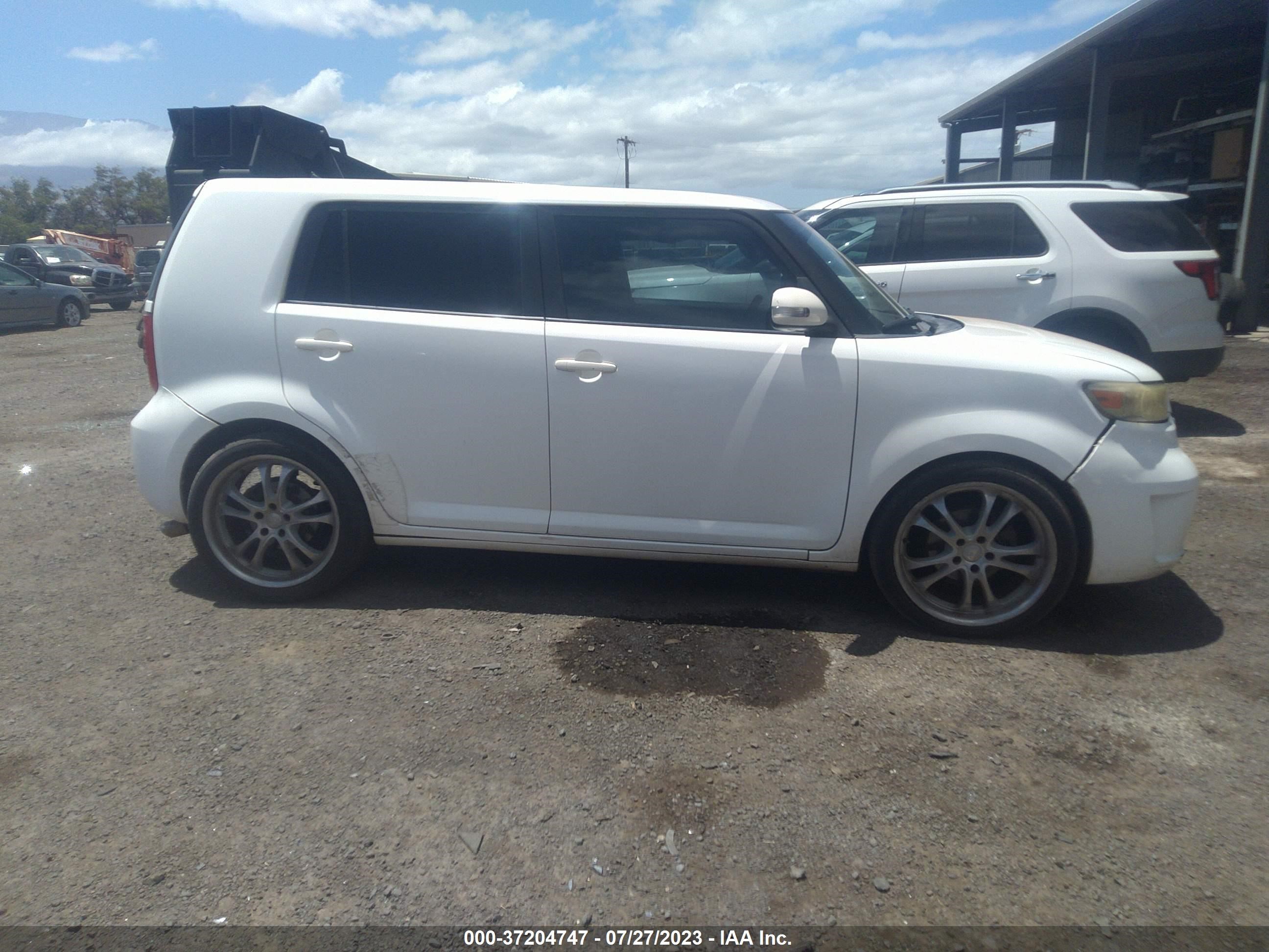 Photo 12 VIN: JTLKE50EX81033696 - SCION XB 