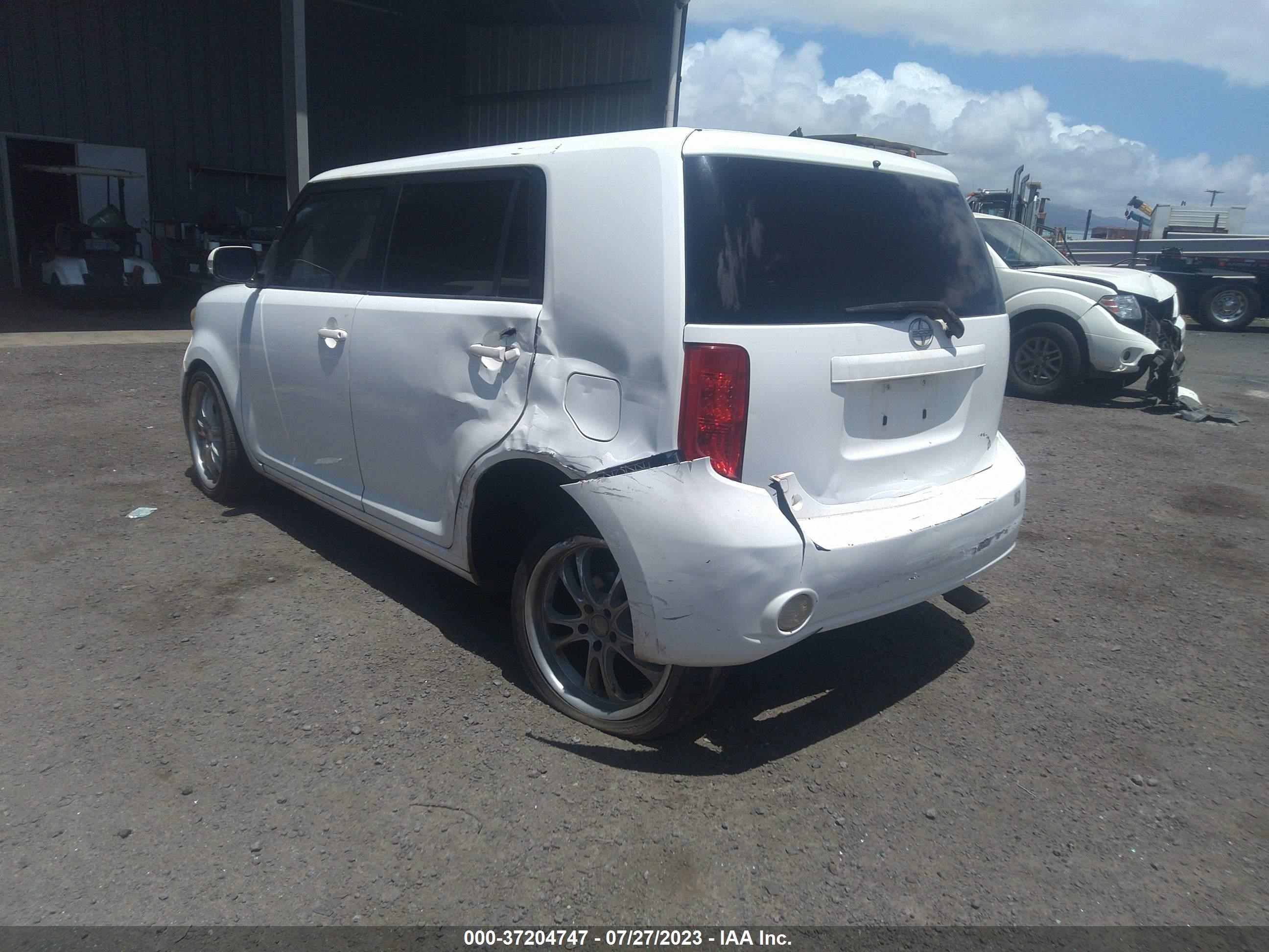 Photo 2 VIN: JTLKE50EX81033696 - SCION XB 