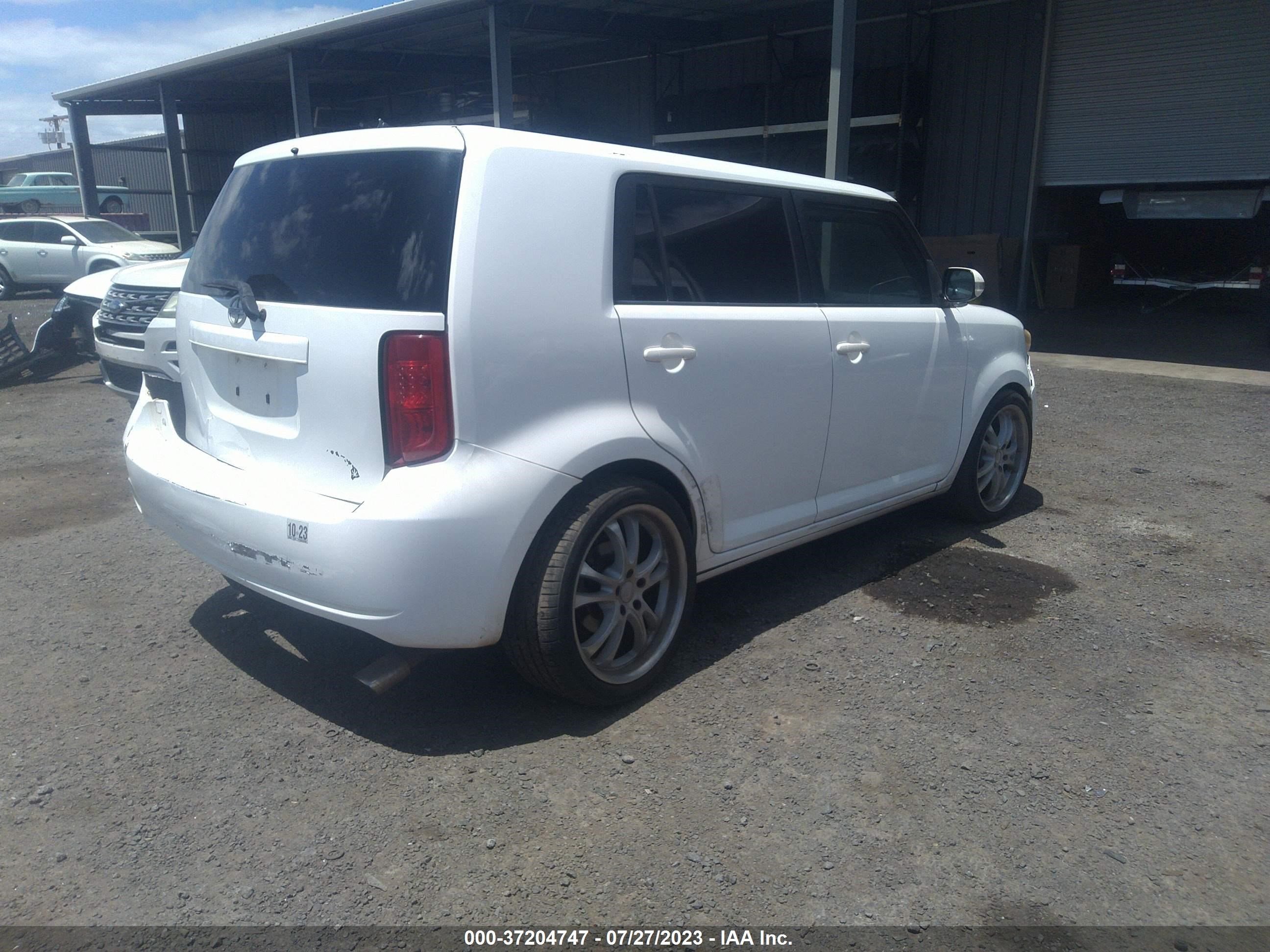 Photo 3 VIN: JTLKE50EX81033696 - SCION XB 