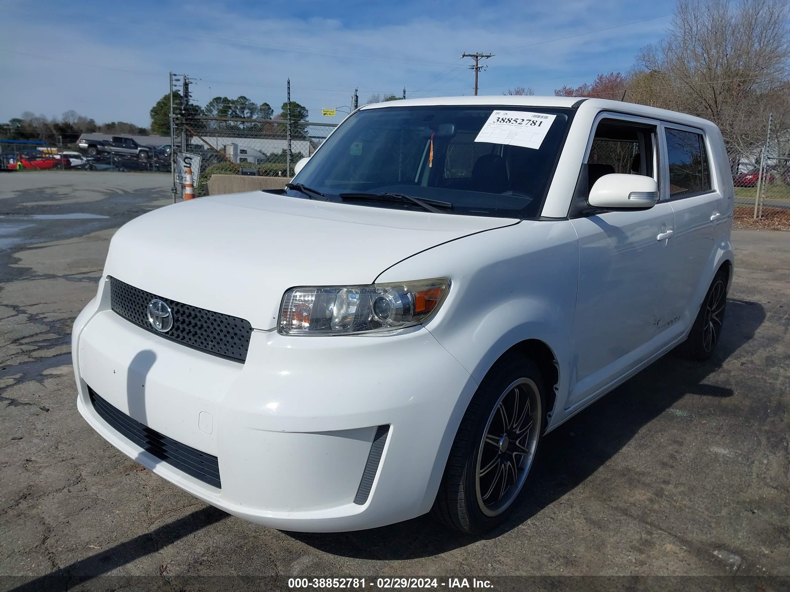 Photo 1 VIN: JTLKE50EX81035321 - SCION XB 