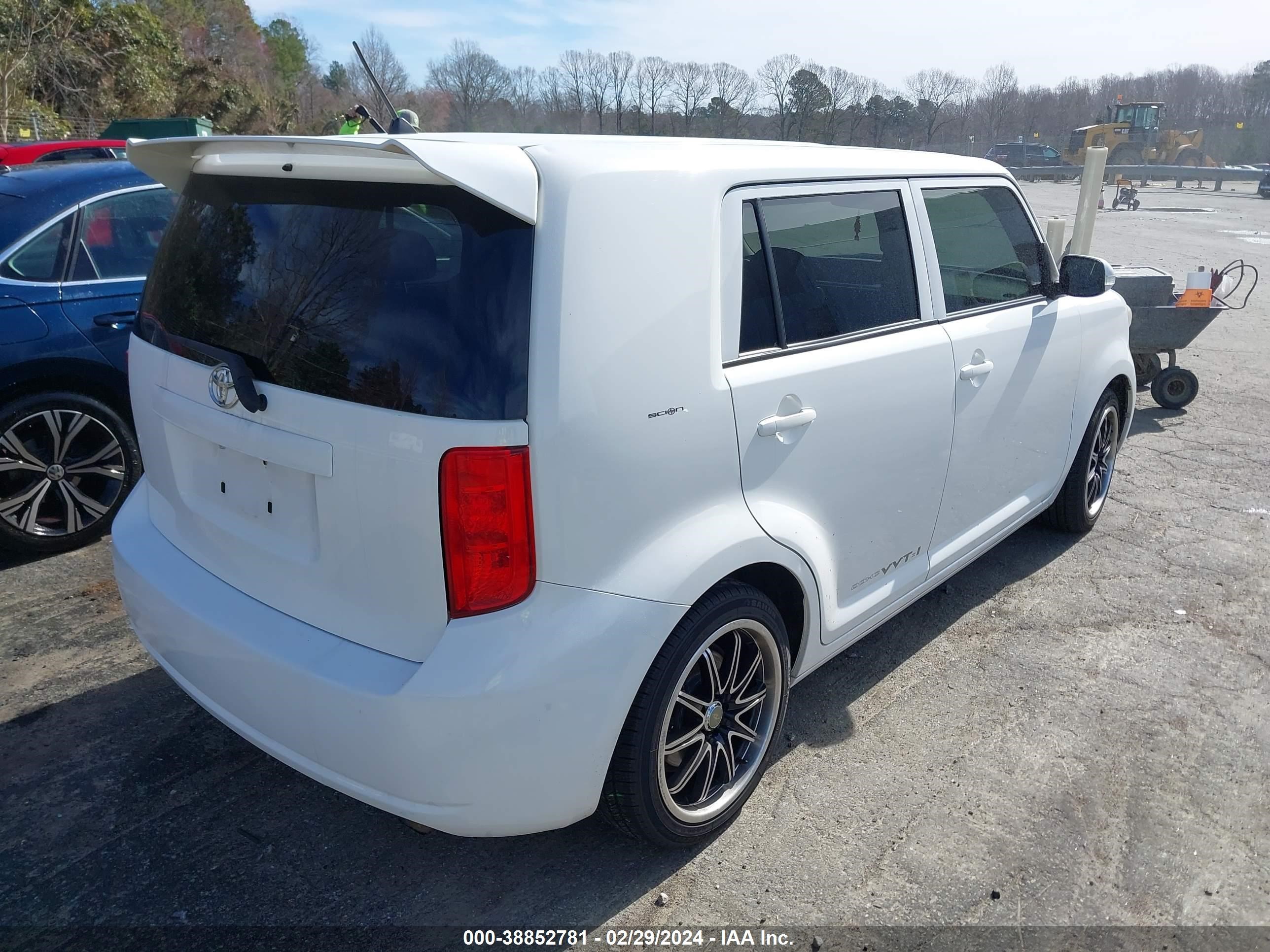 Photo 3 VIN: JTLKE50EX81035321 - SCION XB 