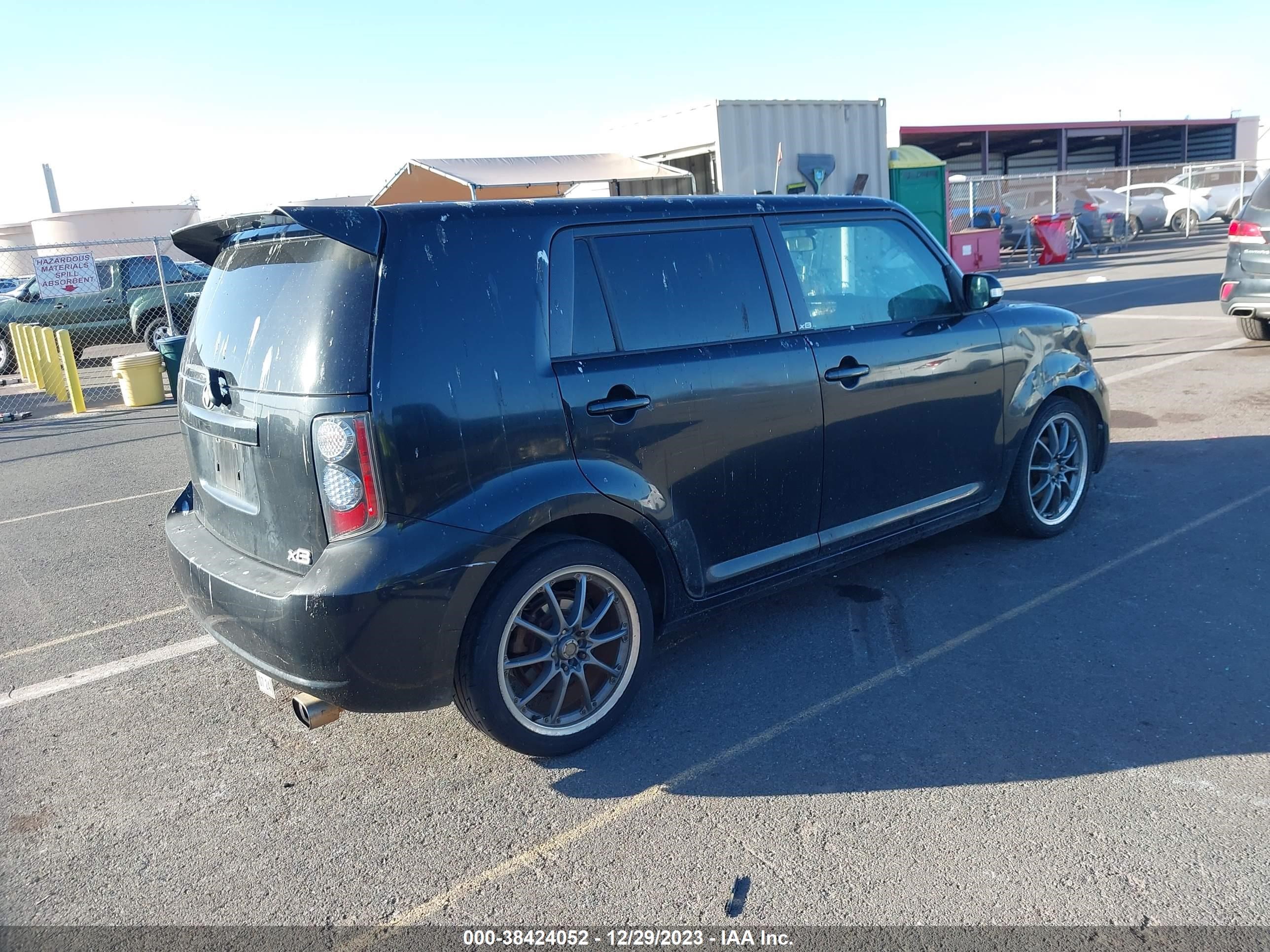 Photo 3 VIN: JTLKE50EX81052281 - SCION XB 