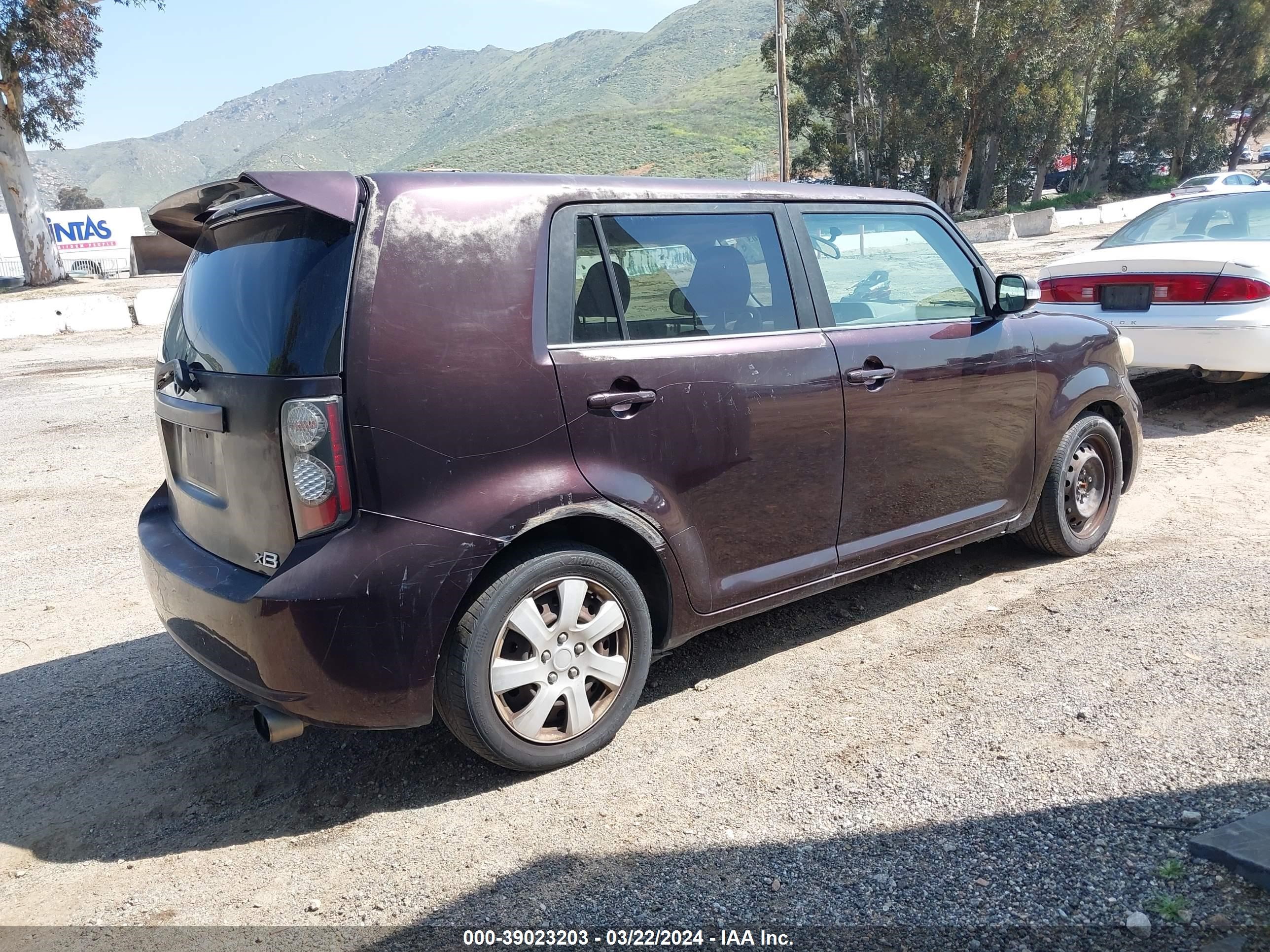 Photo 3 VIN: JTLKE50EX81059571 - SCION XB 