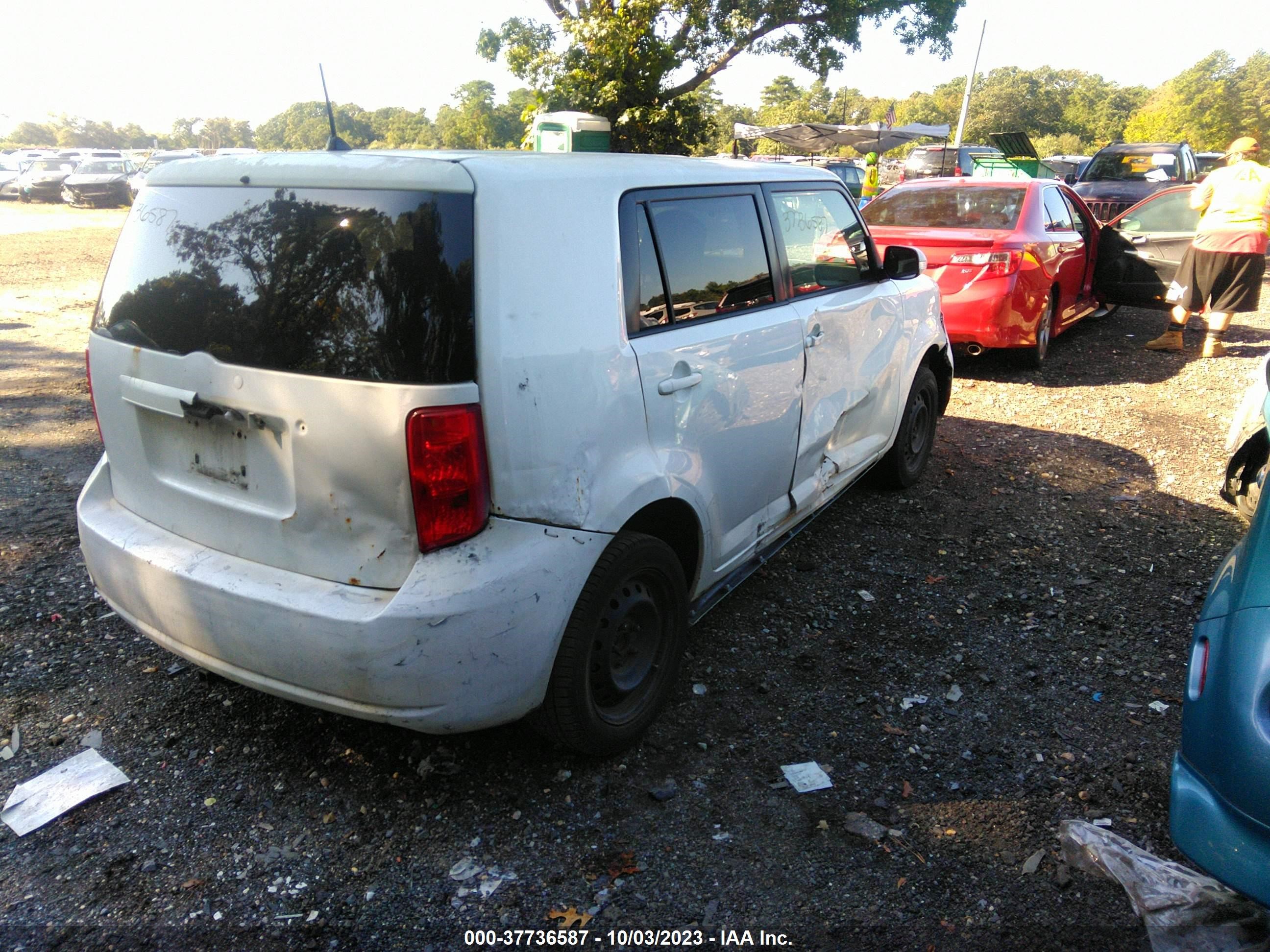 Photo 3 VIN: JTLKE50EX91060804 - SCION XB 