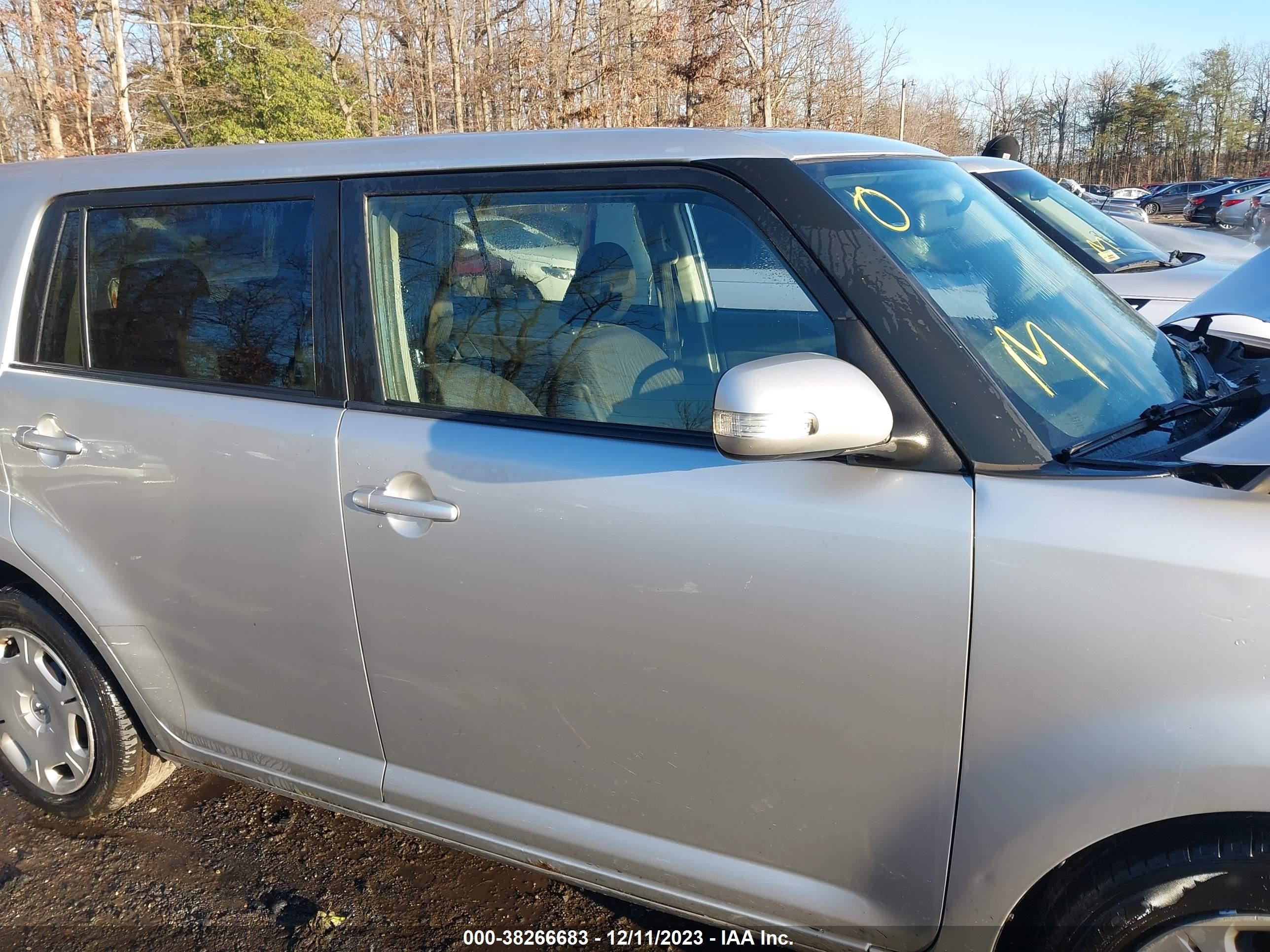 Photo 12 VIN: JTLKE50EX91081202 - SCION XB 