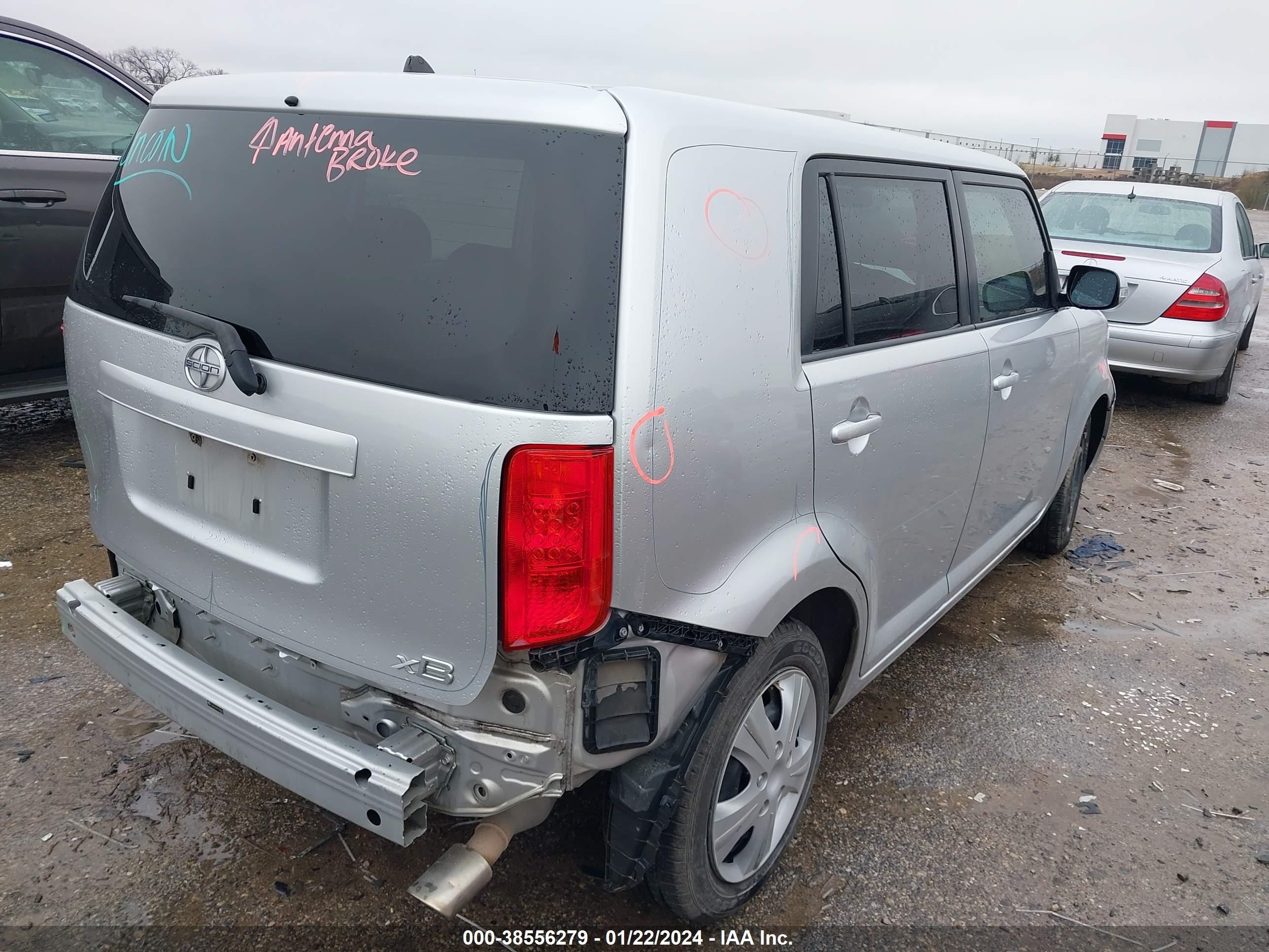 Photo 3 VIN: JTLKE50EX91083645 - SCION XB 