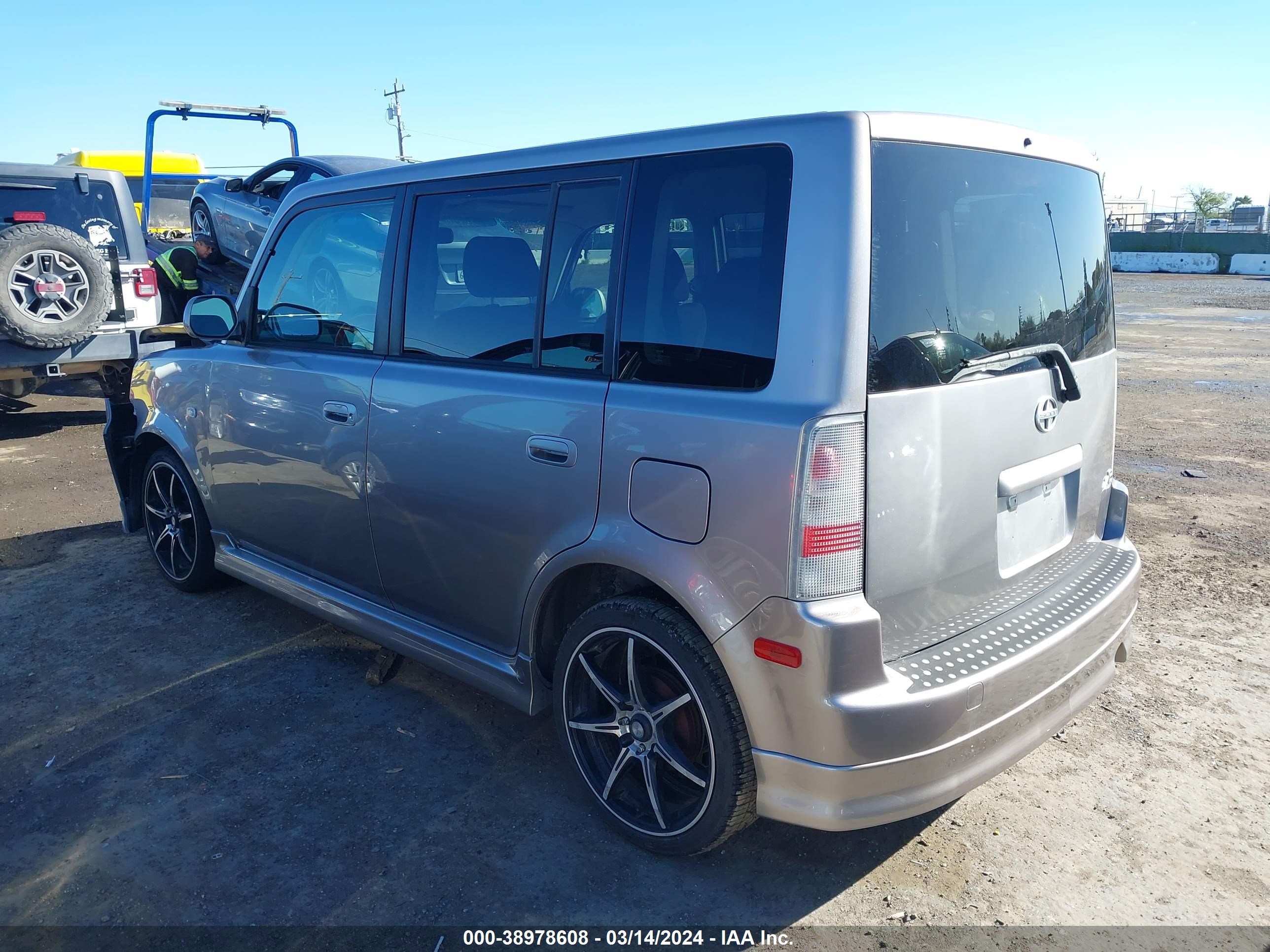 Photo 2 VIN: JTLKT324040135779 - SCION XB 