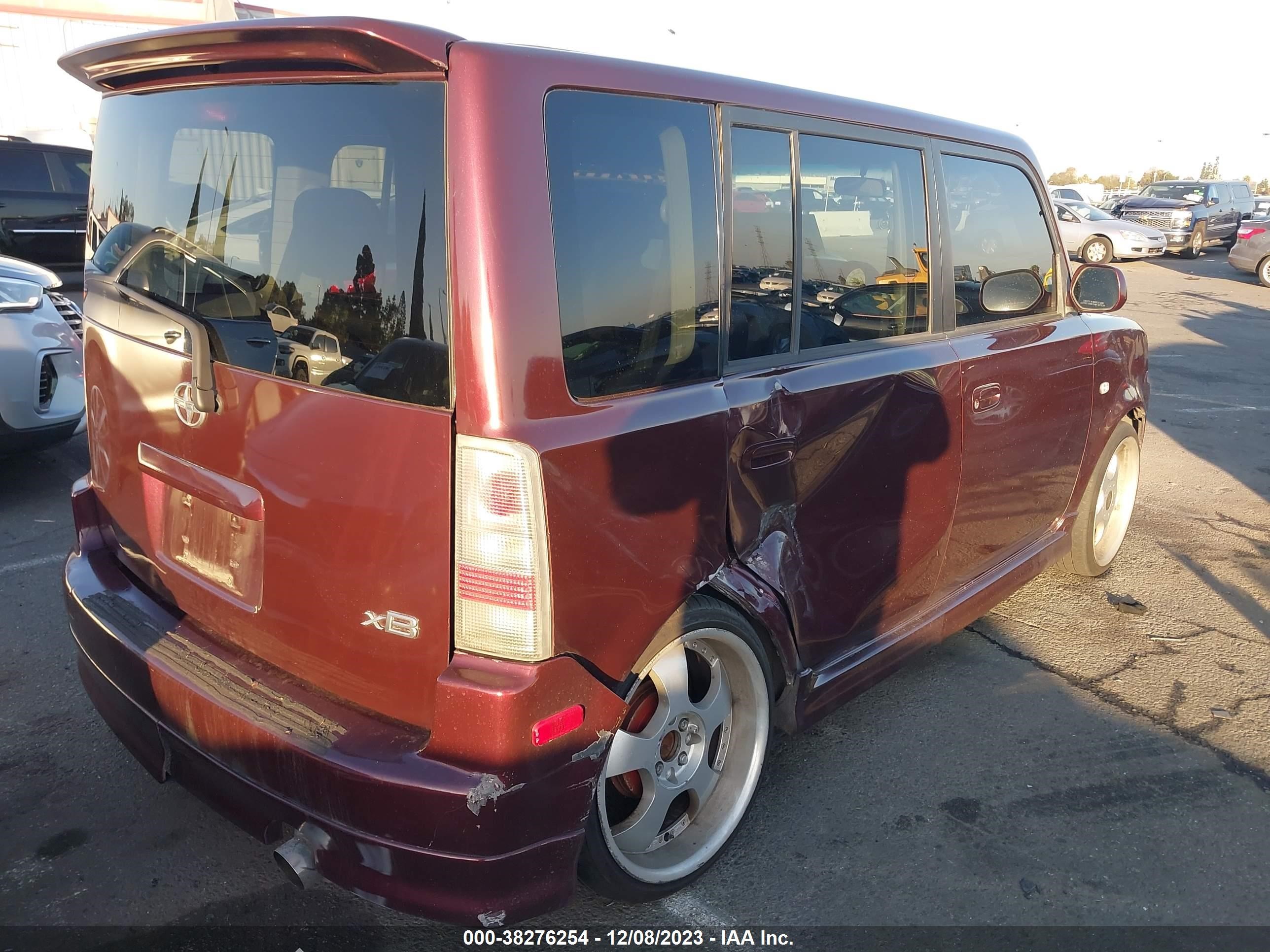 Photo 3 VIN: JTLKT324050210272 - SCION XB 