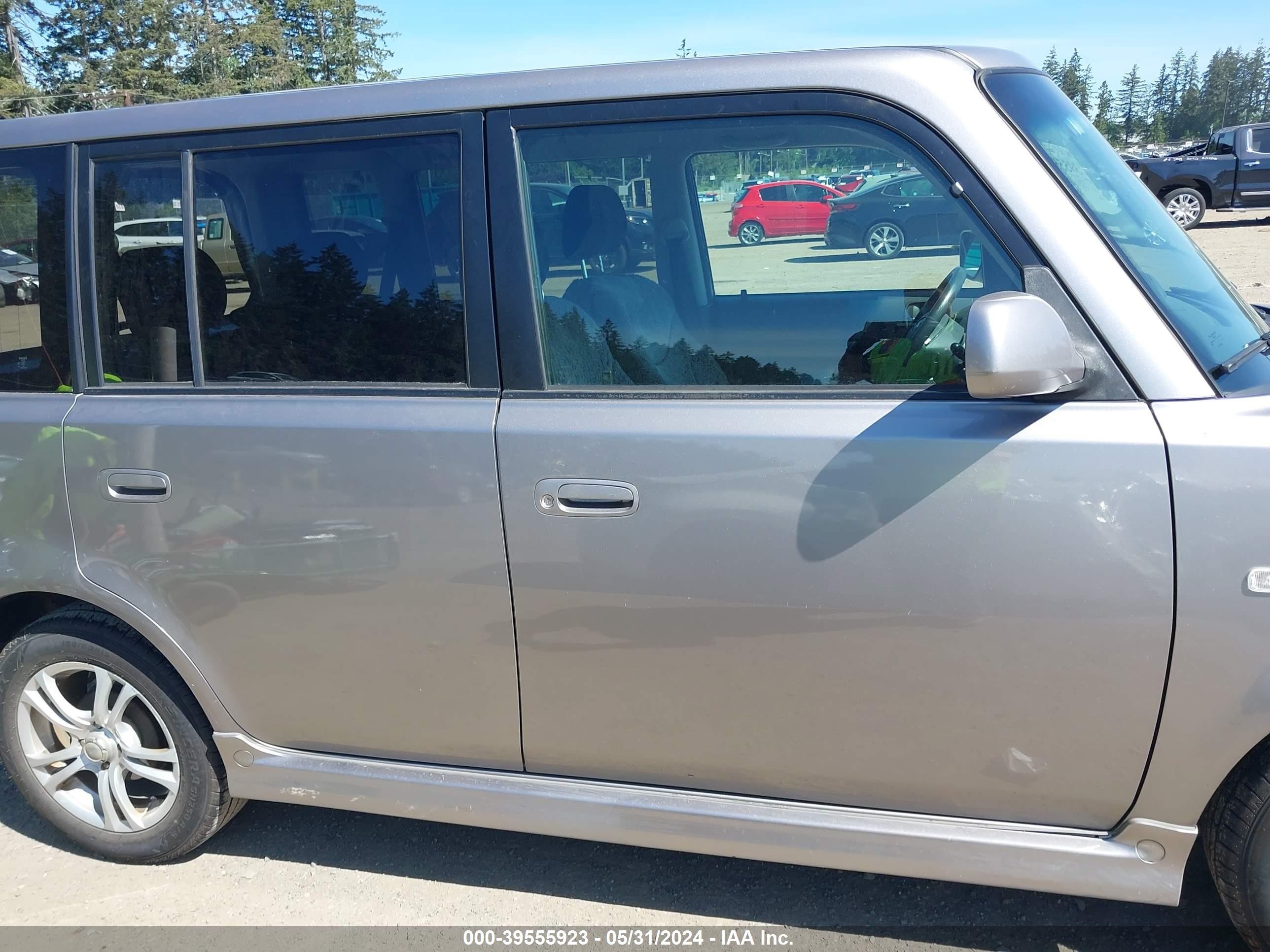 Photo 12 VIN: JTLKT324054019394 - SCION XB 